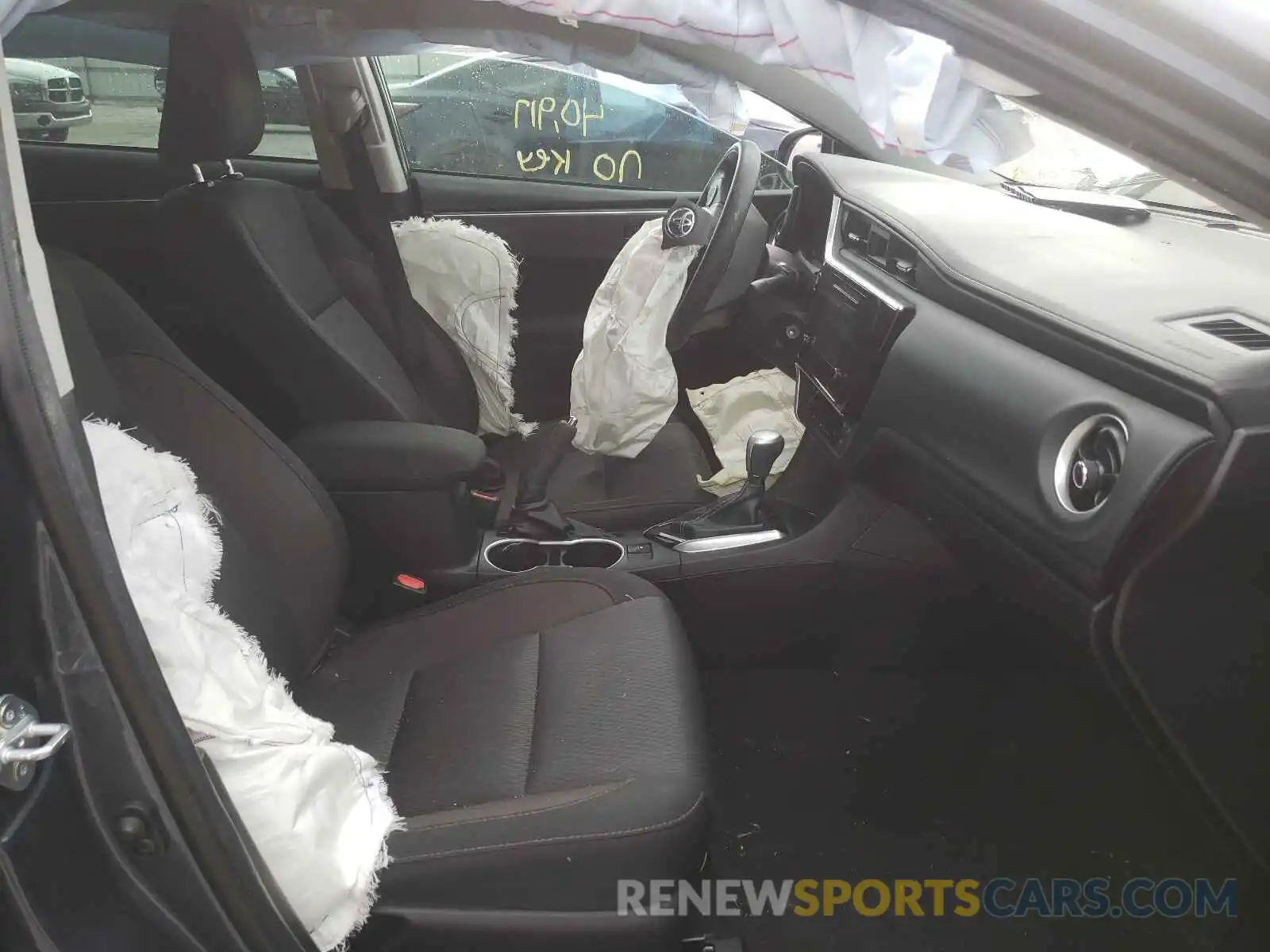 5 Photograph of a damaged car 2T1BURHEXKC165628 TOYOTA COROLLA 2019