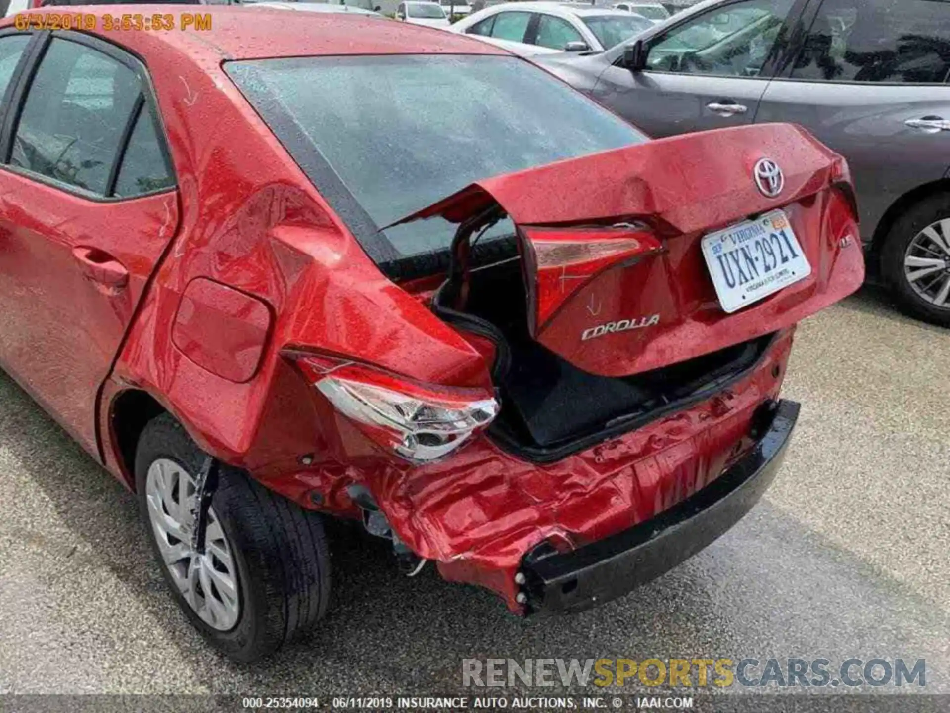 11 Photograph of a damaged car 2T1BURHEXKC170196 TOYOTA COROLLA 2019