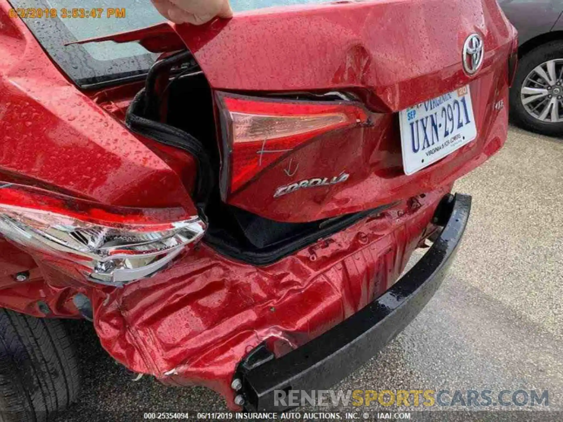 16 Photograph of a damaged car 2T1BURHEXKC170196 TOYOTA COROLLA 2019