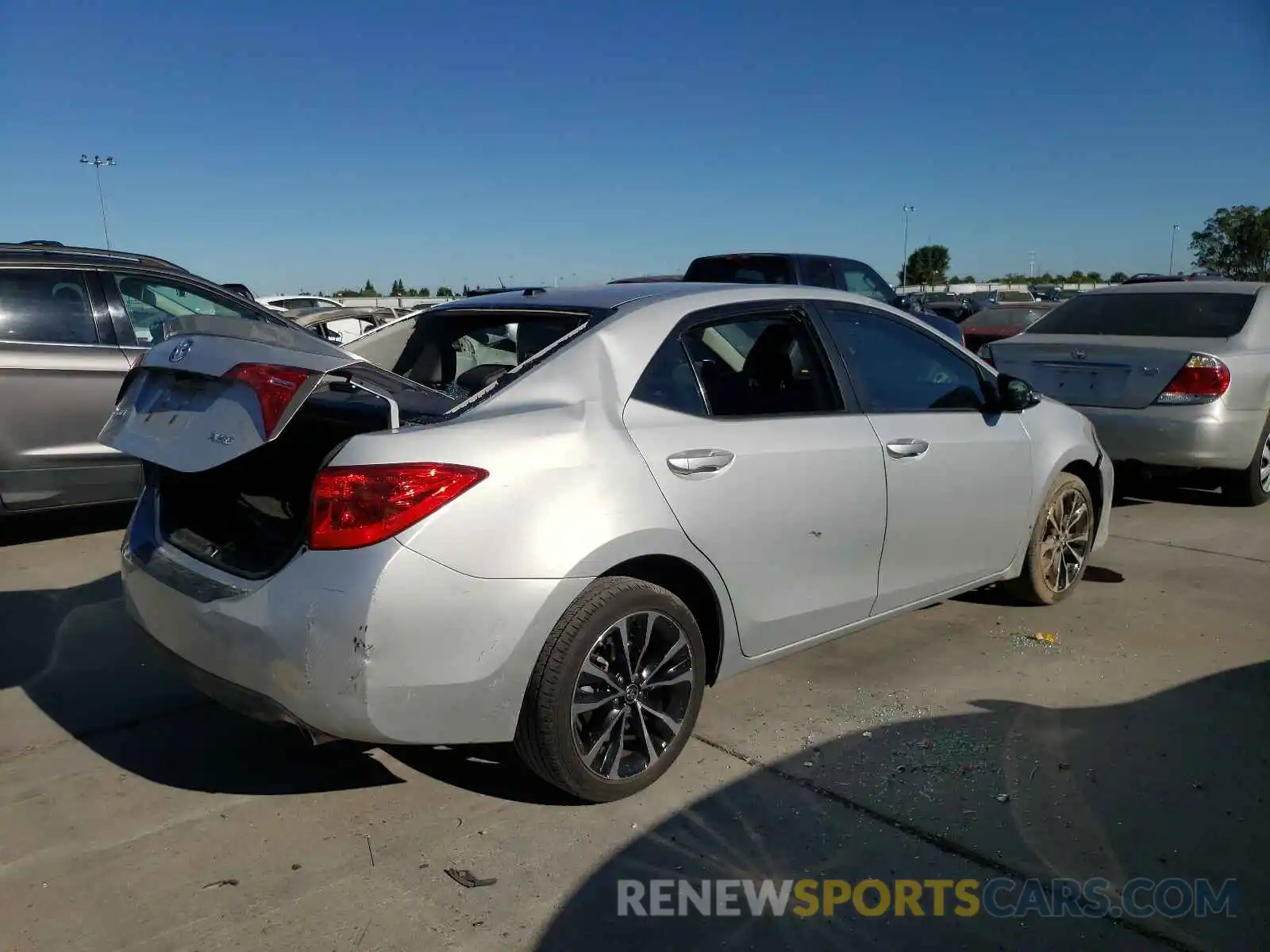 4 Photograph of a damaged car 2T1BURHEXKC171929 TOYOTA COROLLA 2019