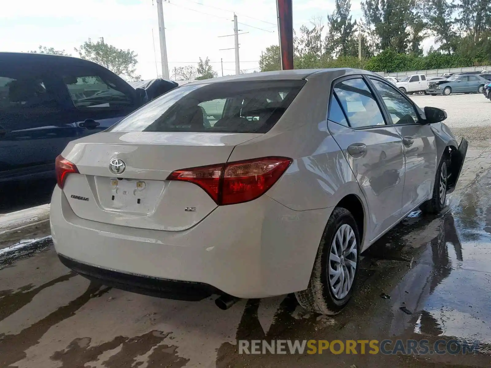 4 Photograph of a damaged car 2T1BURHEXKC185068 TOYOTA COROLLA 2019