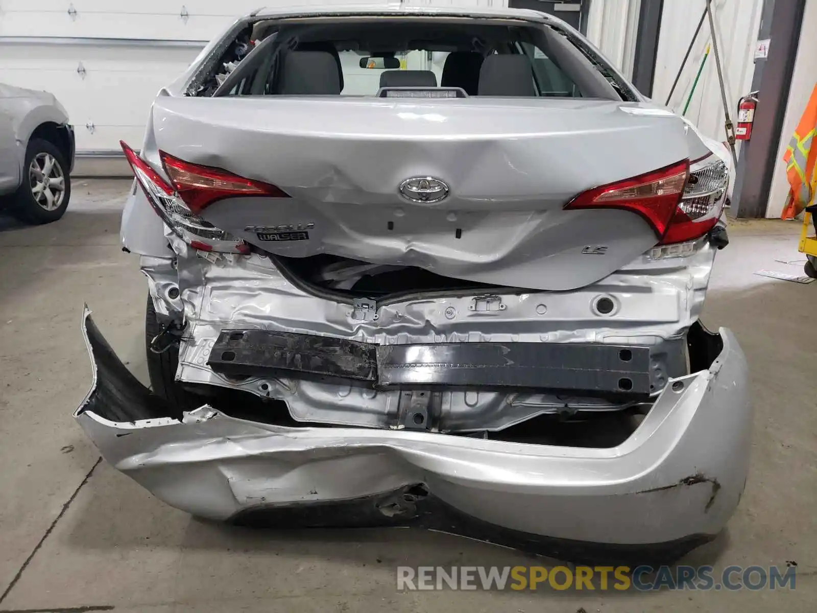 9 Photograph of a damaged car 2T1BURHEXKC190612 TOYOTA COROLLA 2019