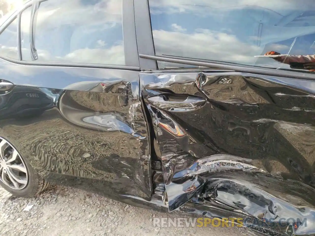 9 Photograph of a damaged car 2T1BURHEXKC191792 TOYOTA COROLLA 2019