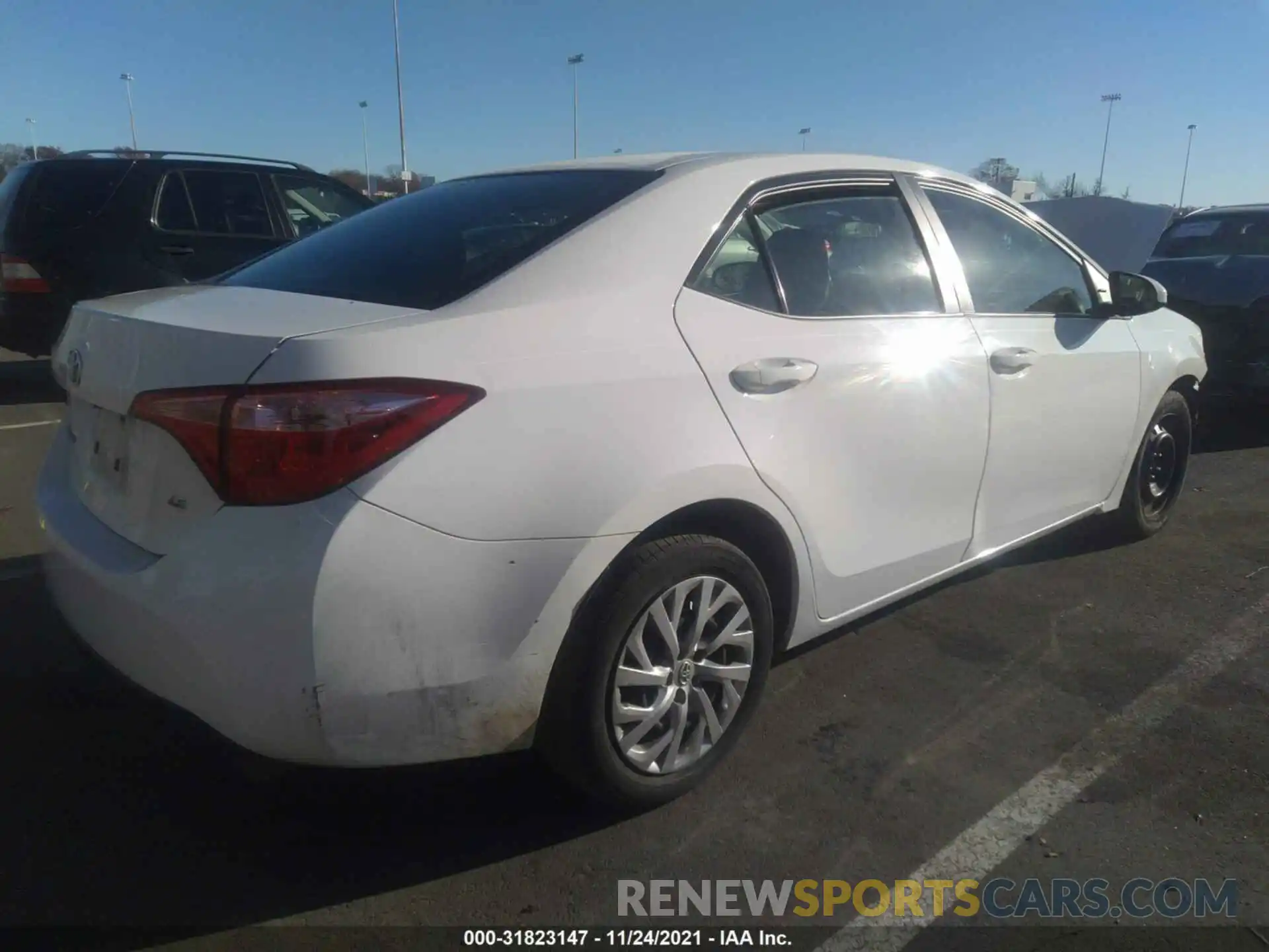 4 Photograph of a damaged car 2T1BURHEXKC192960 TOYOTA COROLLA 2019