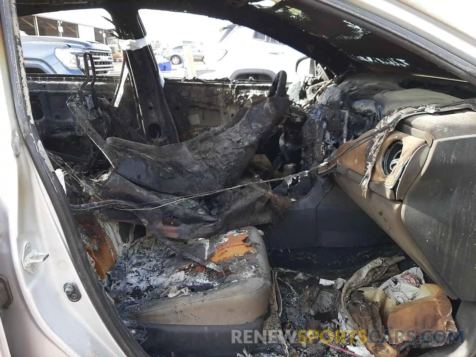 5 Photograph of a damaged car 2T1BURHEXKC194188 TOYOTA COROLLA 2019