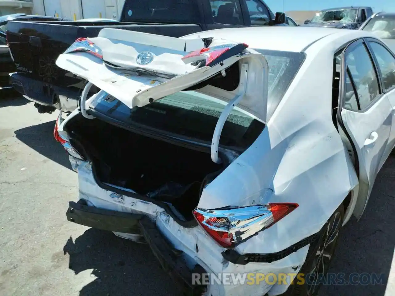 9 Photograph of a damaged car 2T1BURHEXKC194756 TOYOTA COROLLA 2019