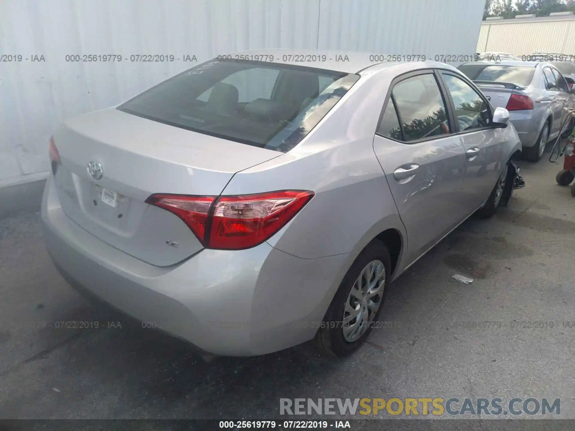 4 Photograph of a damaged car 2T1BURHEXKC195325 TOYOTA COROLLA 2019