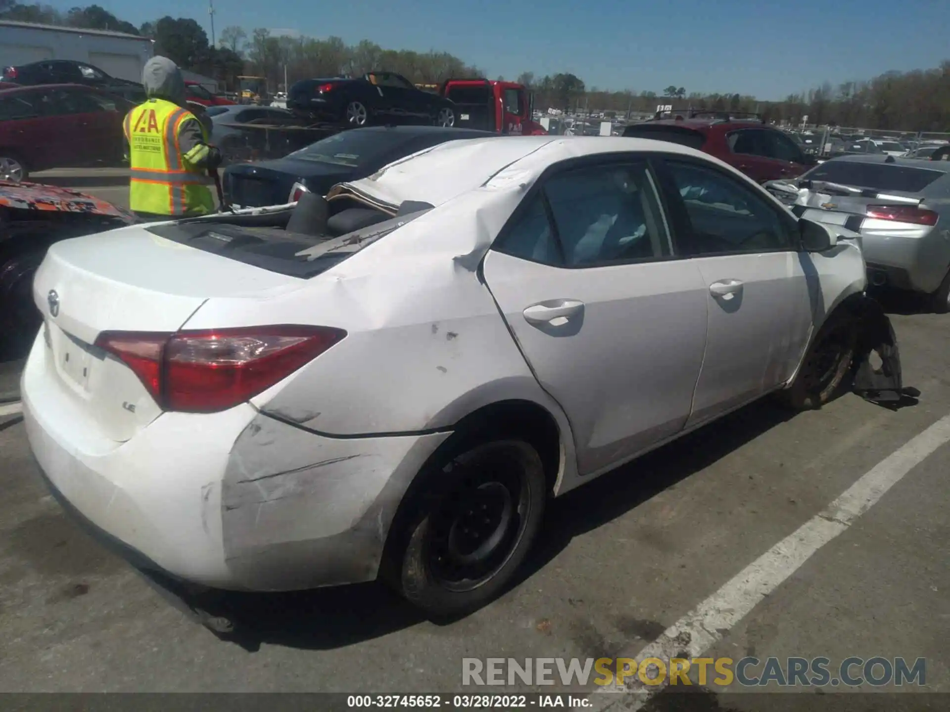 4 Photograph of a damaged car 2T1BURHEXKC196118 TOYOTA COROLLA 2019