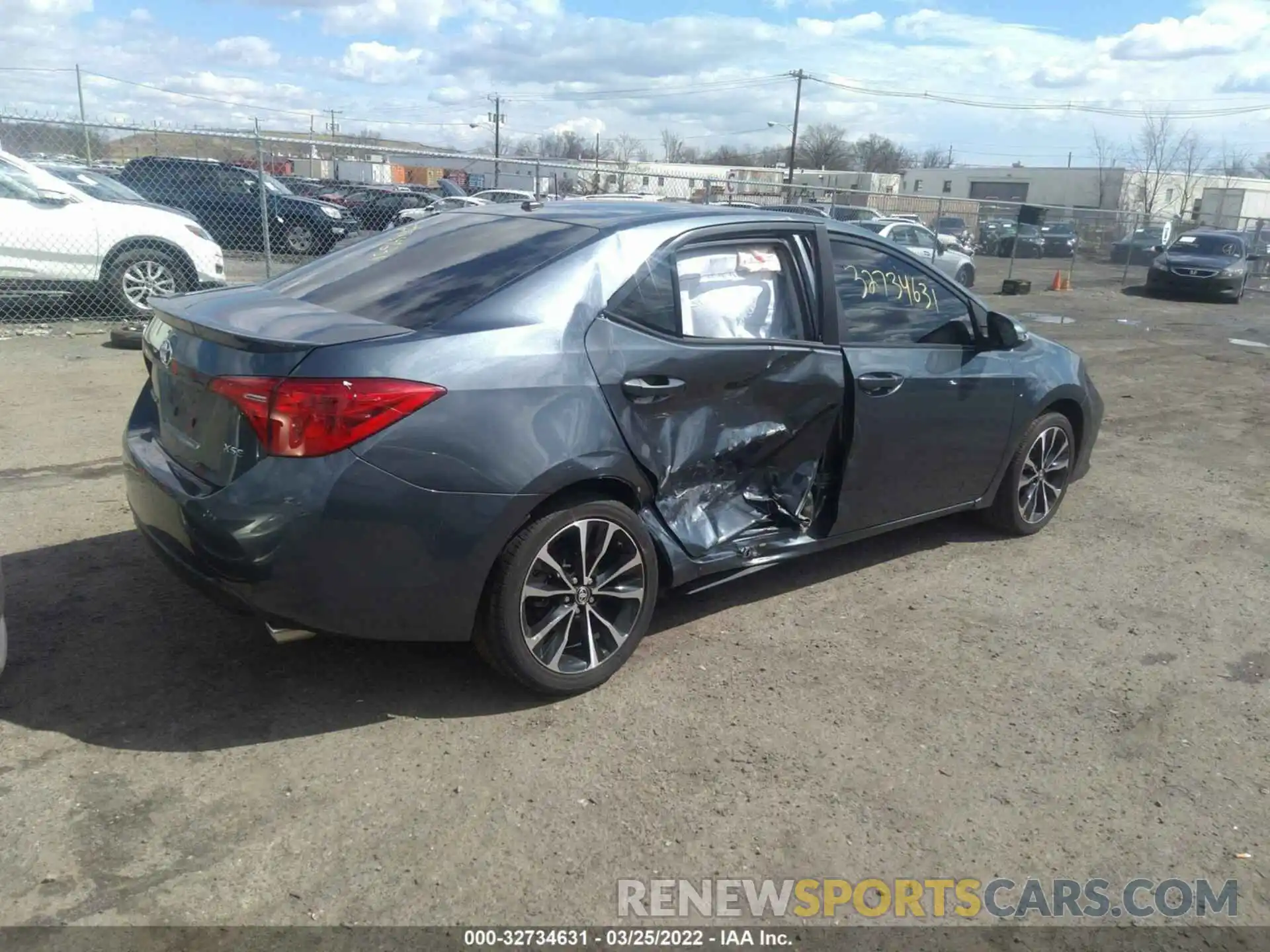 4 Photograph of a damaged car 2T1BURHEXKC199827 TOYOTA COROLLA 2019