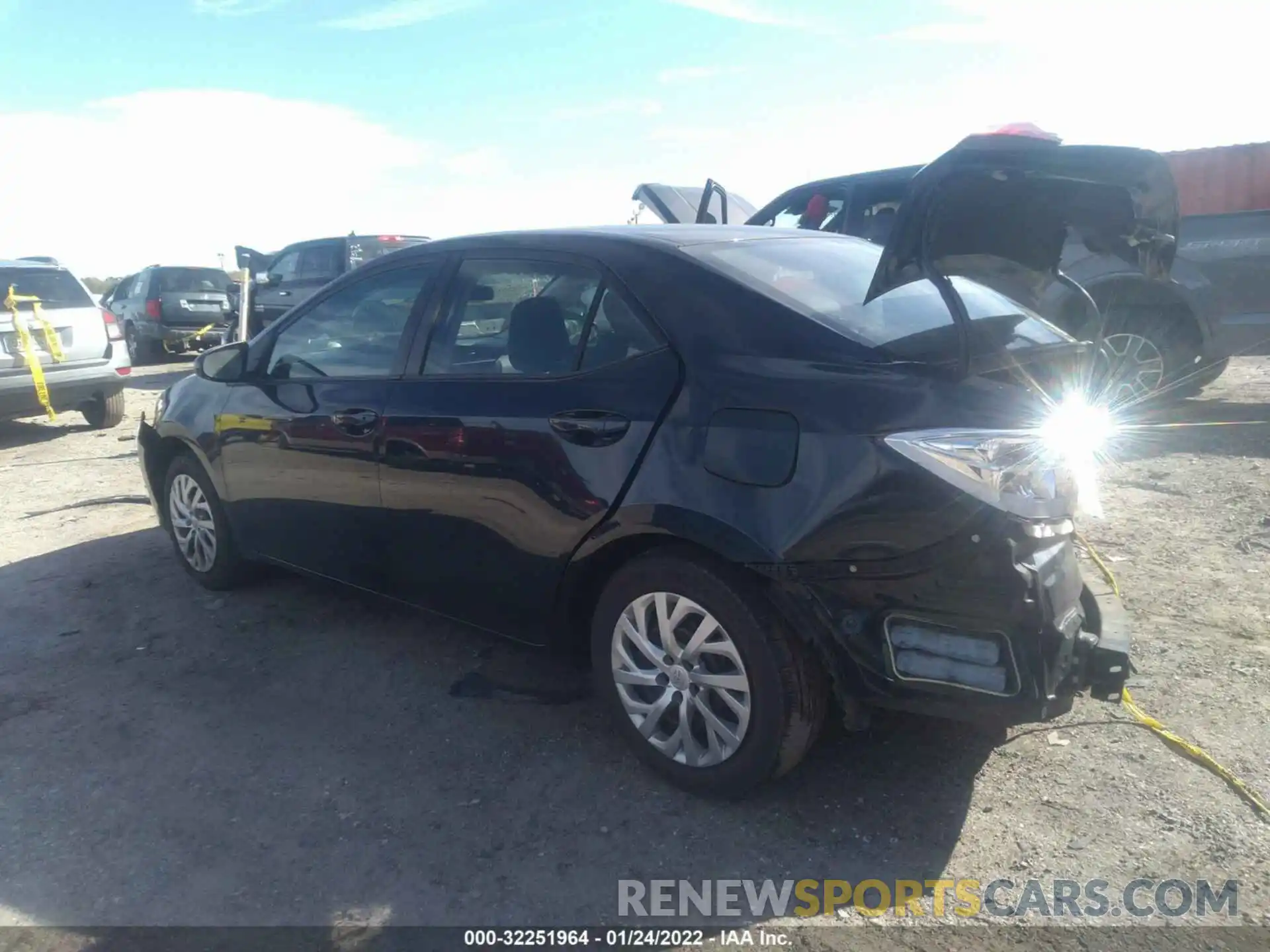 3 Photograph of a damaged car 2T1BURHEXKC221518 TOYOTA COROLLA 2019