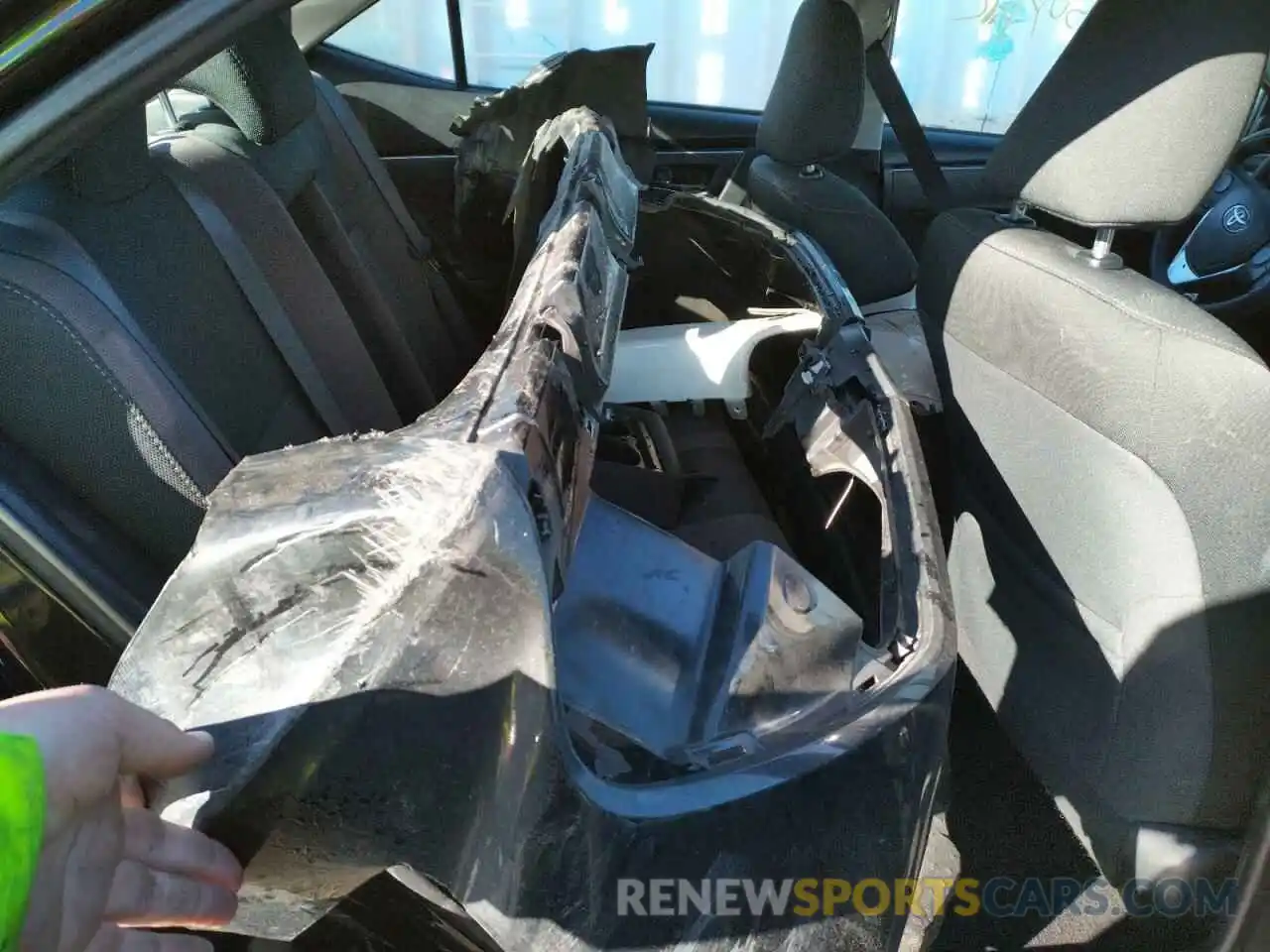 6 Photograph of a damaged car 2T1BURHEXKC225276 TOYOTA COROLLA 2019