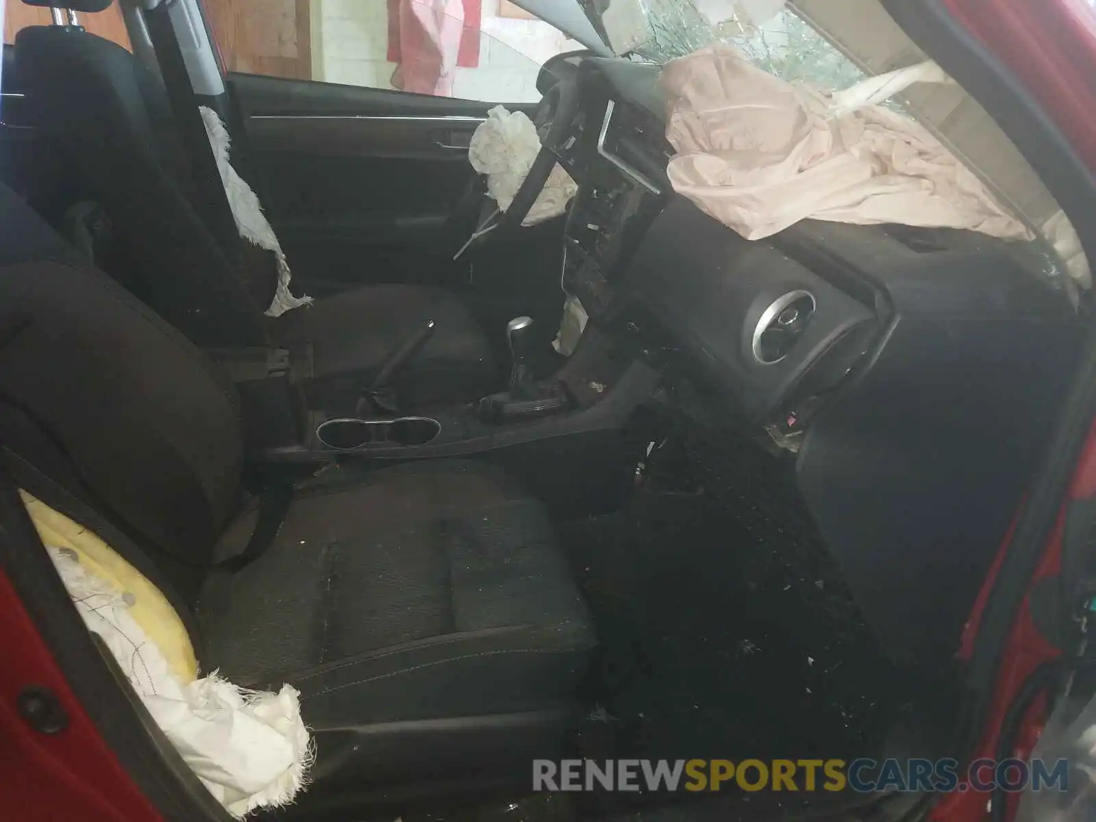 5 Photograph of a damaged car 2T1BURHEXKC233071 TOYOTA COROLLA 2019