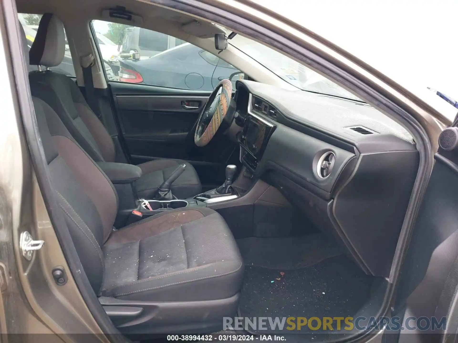 5 Photograph of a damaged car 2T1BURHEXKC238738 TOYOTA COROLLA 2019