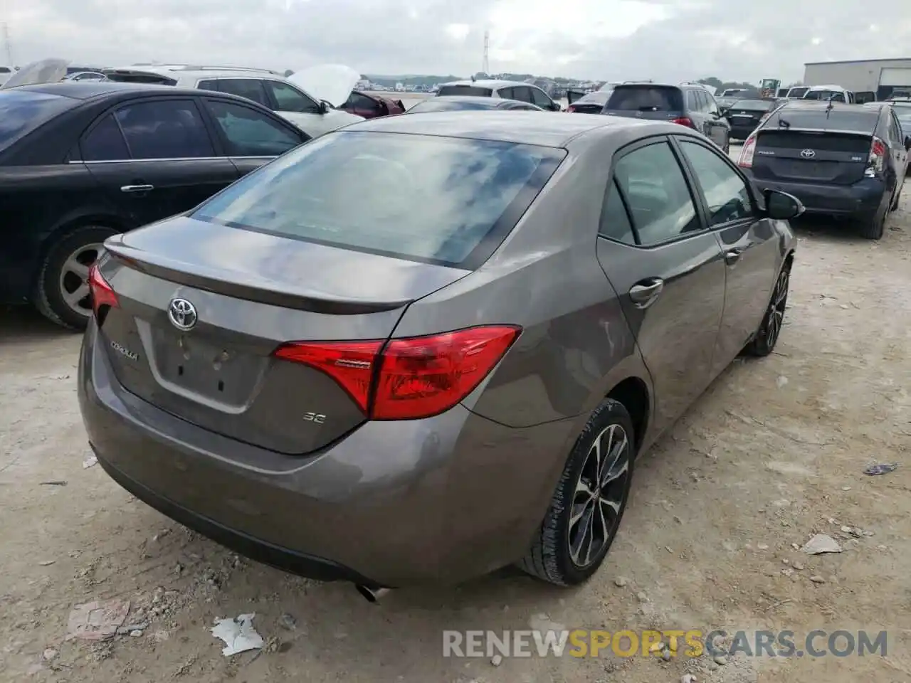 4 Photograph of a damaged car 2T1BURHEXKC240313 TOYOTA COROLLA 2019