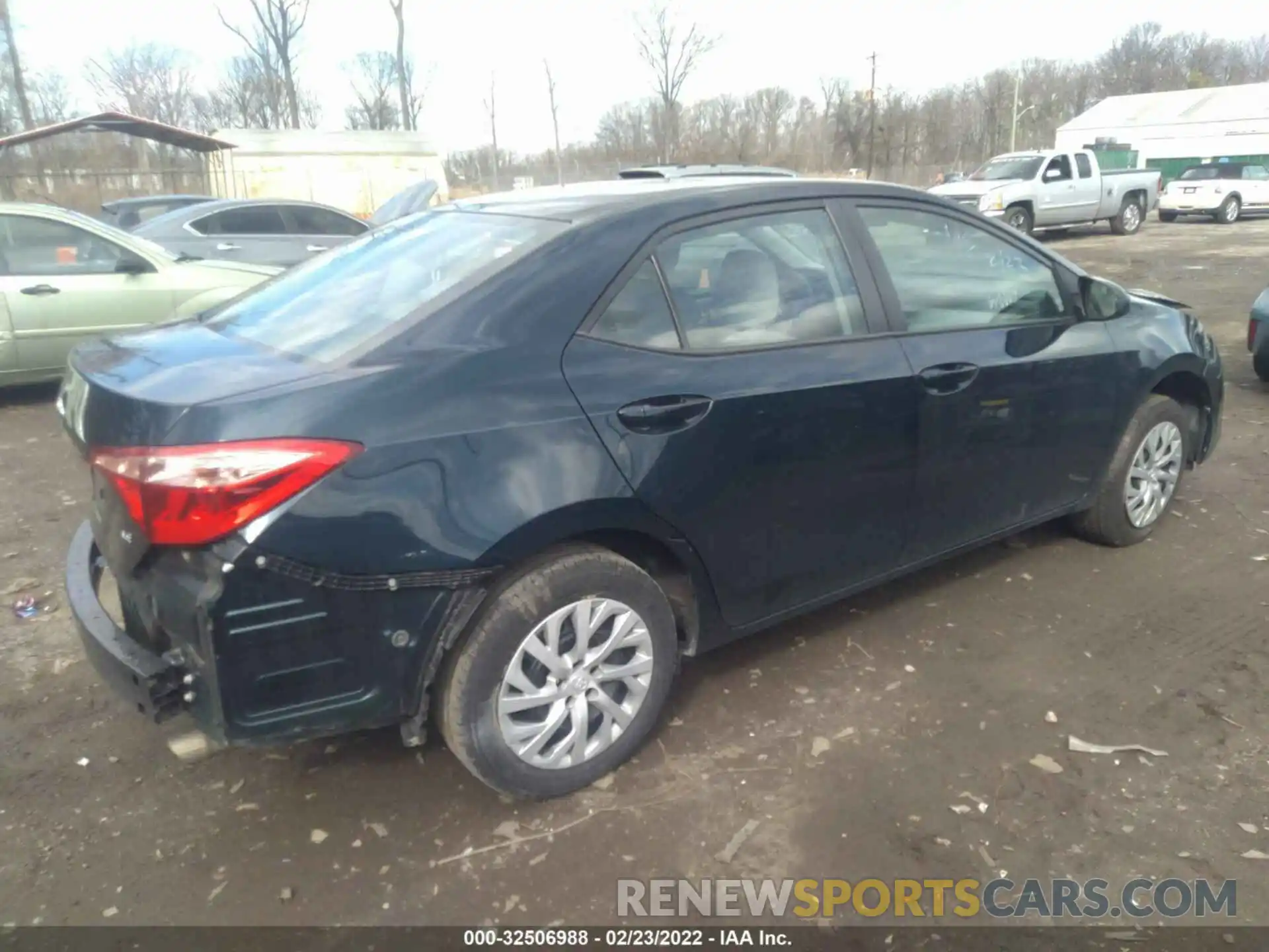 4 Photograph of a damaged car 5YFBURHE0KP860006 TOYOTA COROLLA 2019