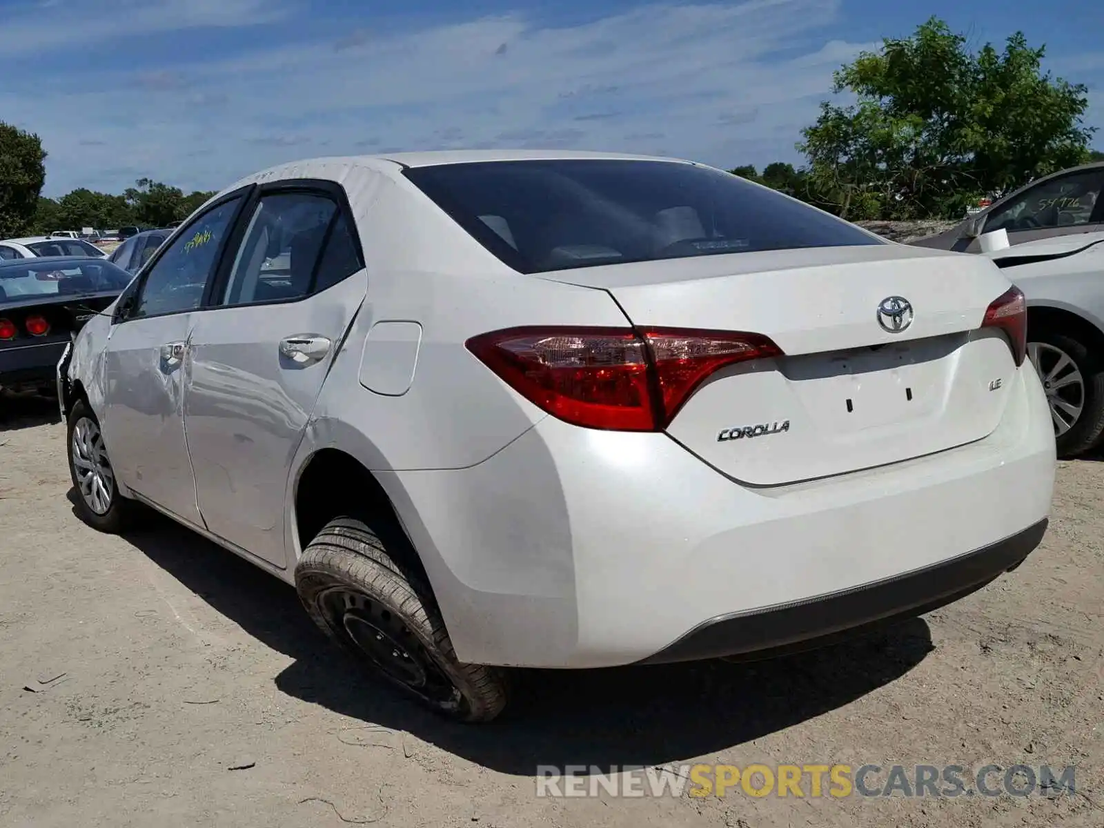 3 Photograph of a damaged car 5YFBURHE0KP860135 TOYOTA COROLLA 2019