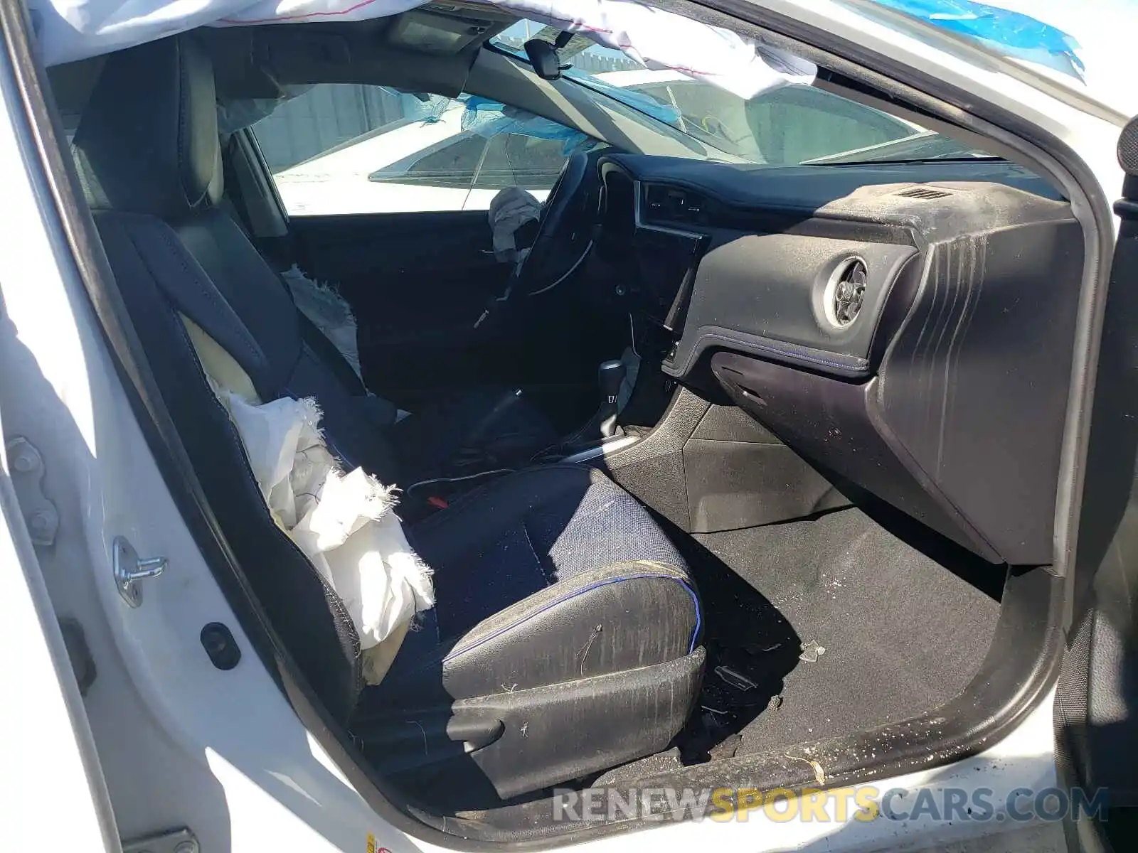 5 Photograph of a damaged car 5YFBURHE0KP861785 TOYOTA COROLLA 2019