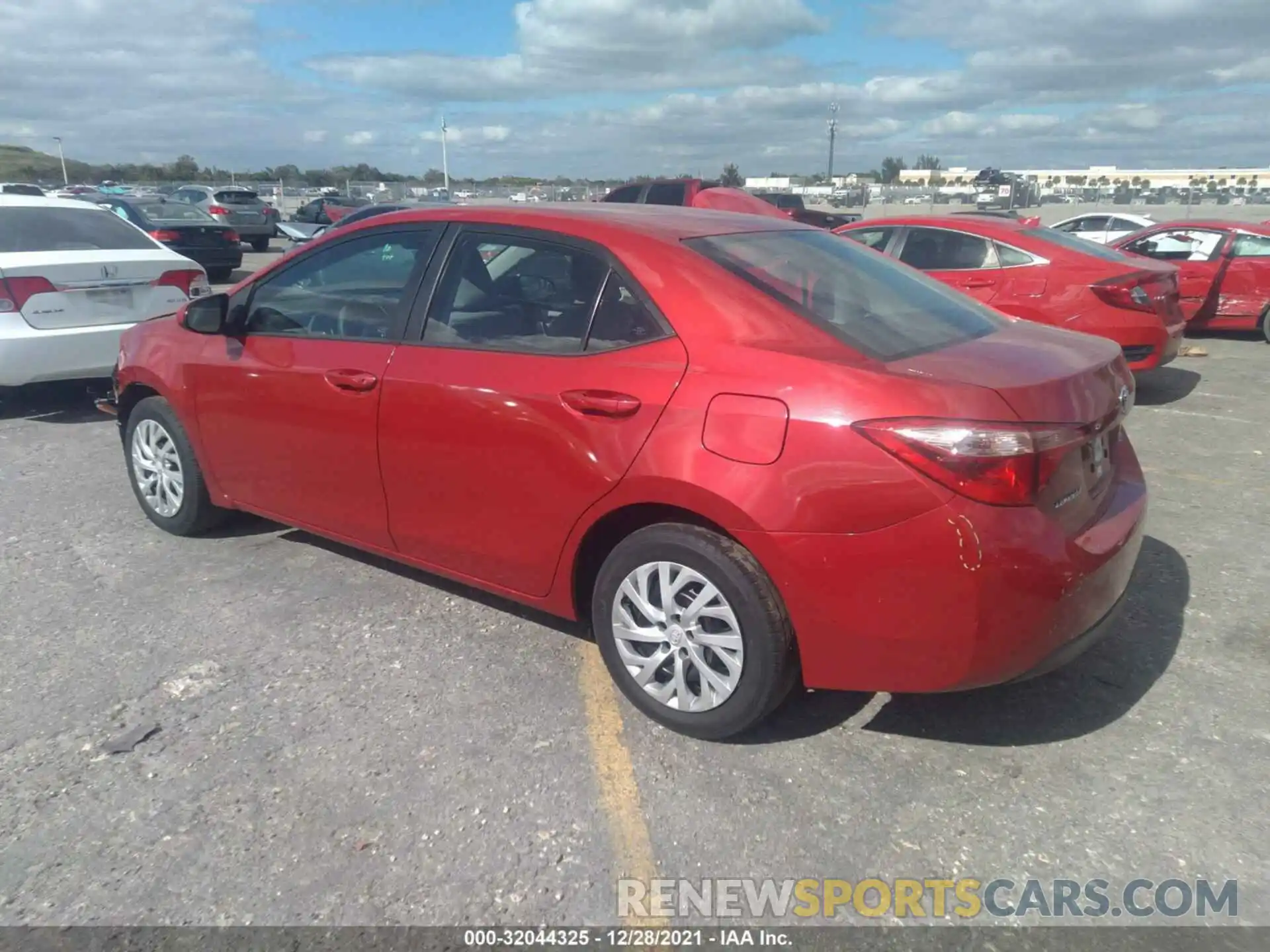 3 Photograph of a damaged car 5YFBURHE0KP862418 TOYOTA COROLLA 2019