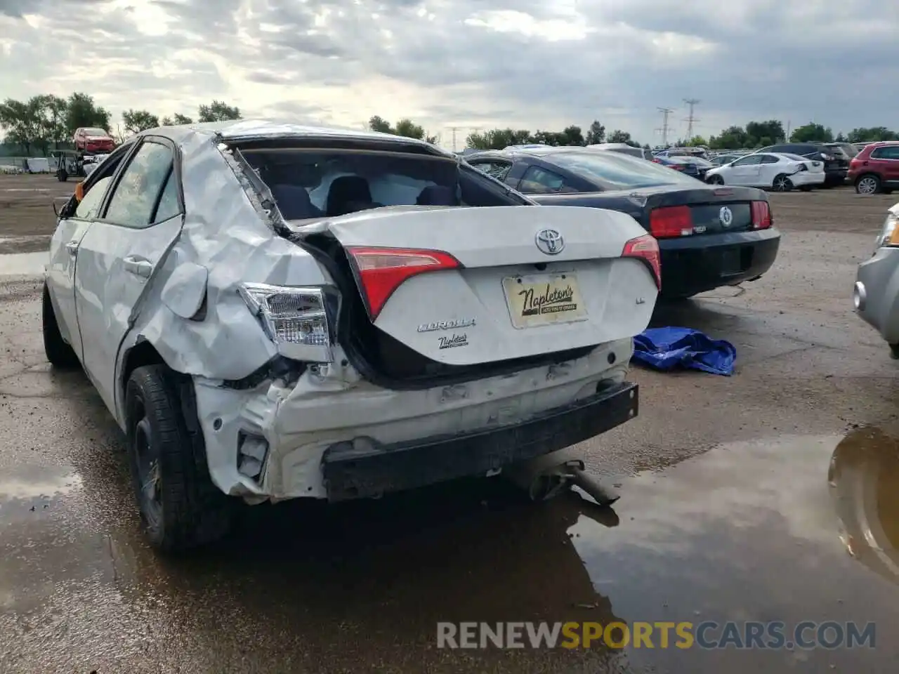 3 Photograph of a damaged car 5YFBURHE0KP863701 TOYOTA COROLLA 2019