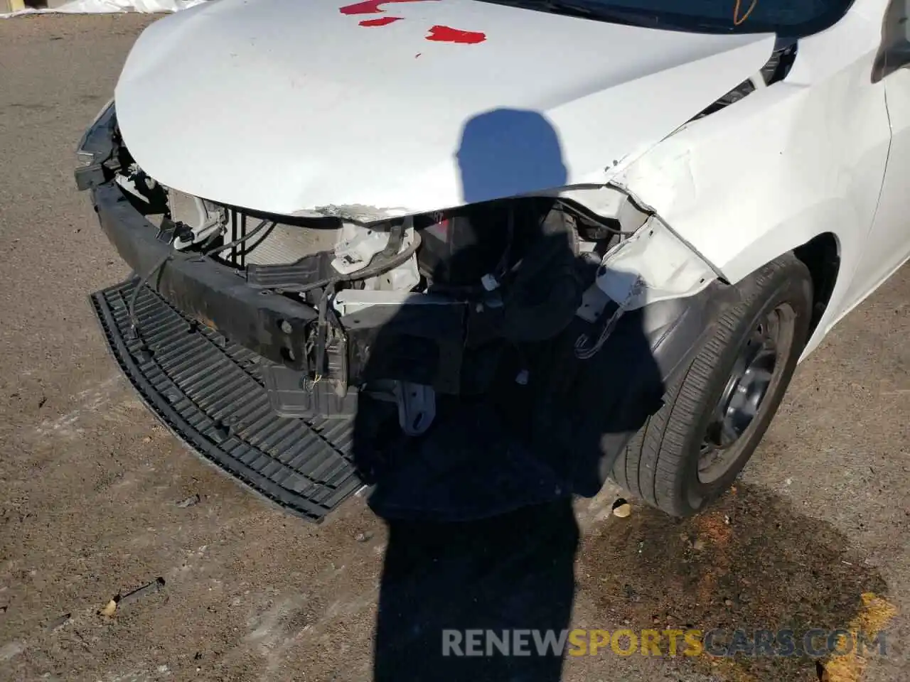 9 Photograph of a damaged car 5YFBURHE0KP864685 TOYOTA COROLLA 2019