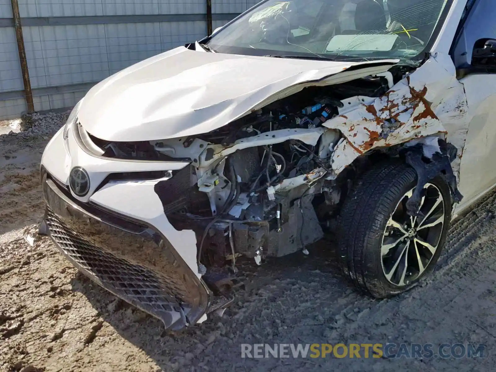 9 Photograph of a damaged car 5YFBURHE0KP865657 TOYOTA COROLLA 2019