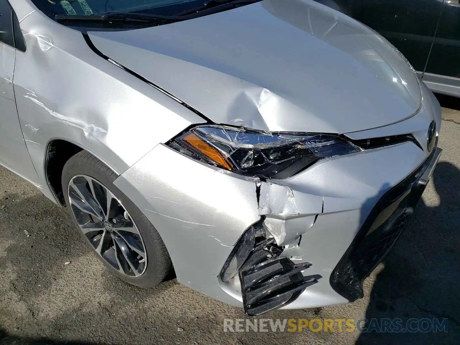 9 Photograph of a damaged car 5YFBURHE0KP873726 TOYOTA COROLLA 2019