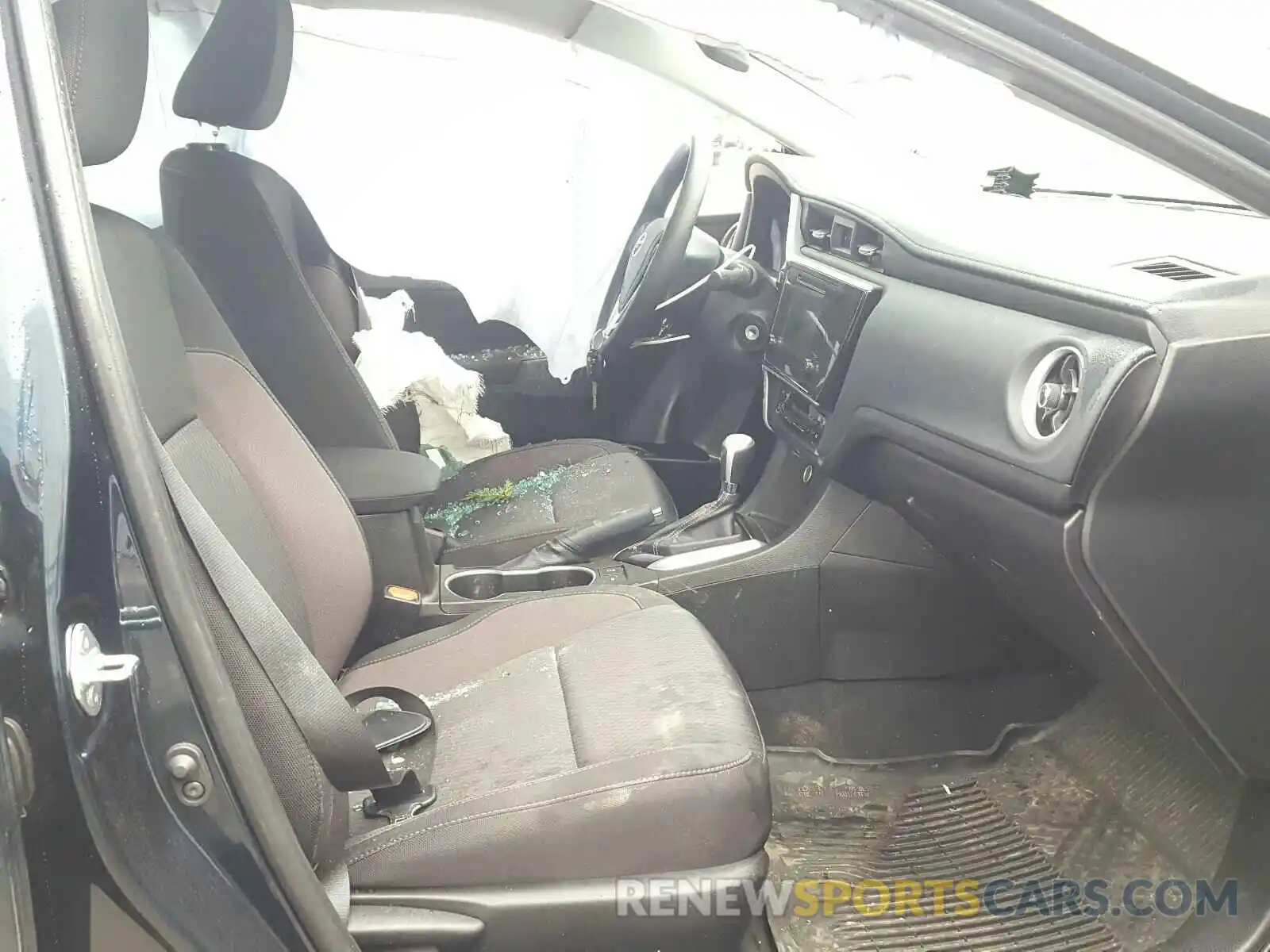 5 Photograph of a damaged car 5YFBURHE0KP875296 TOYOTA COROLLA 2019