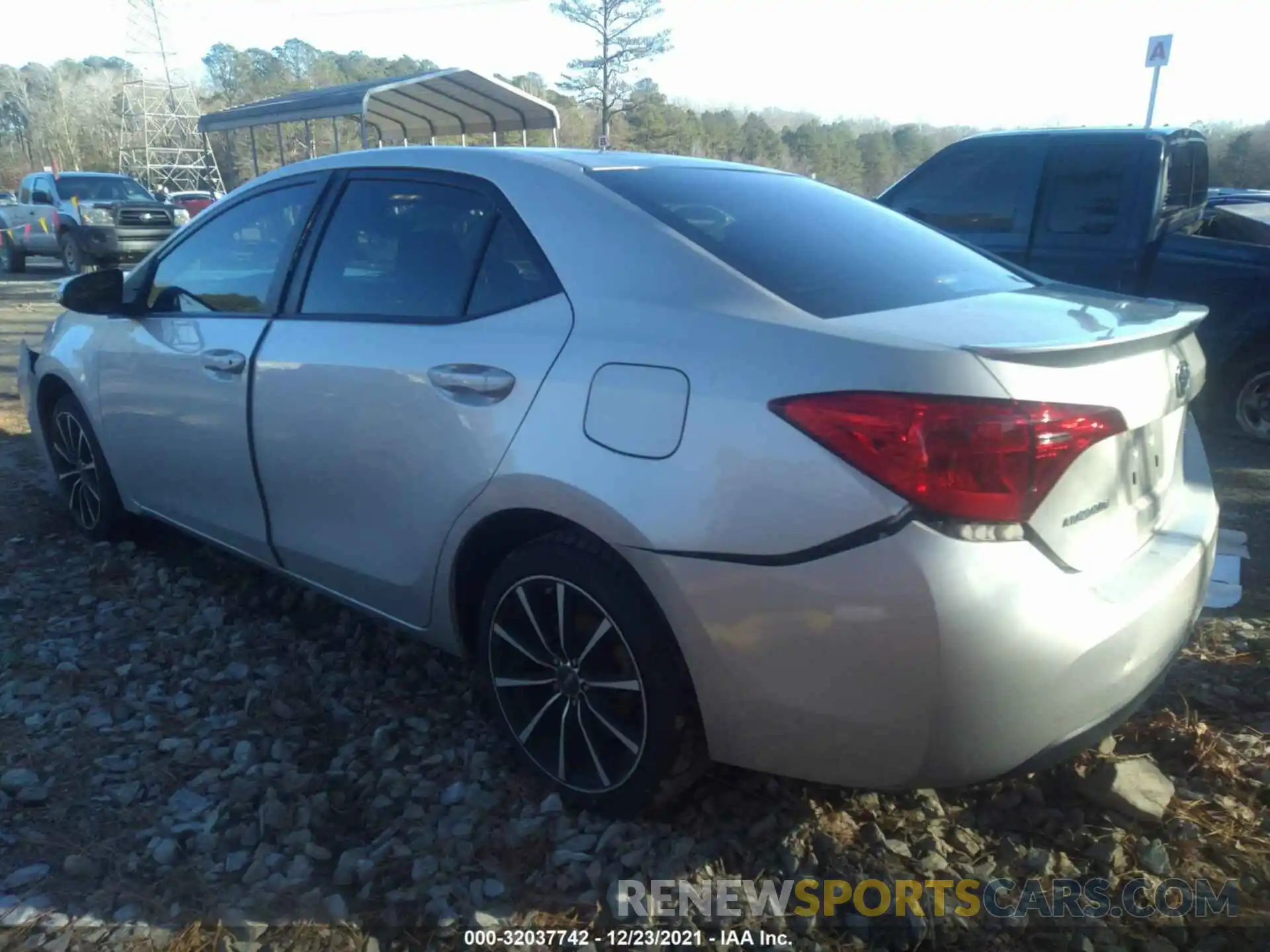 3 Photograph of a damaged car 5YFBURHE0KP878618 TOYOTA COROLLA 2019