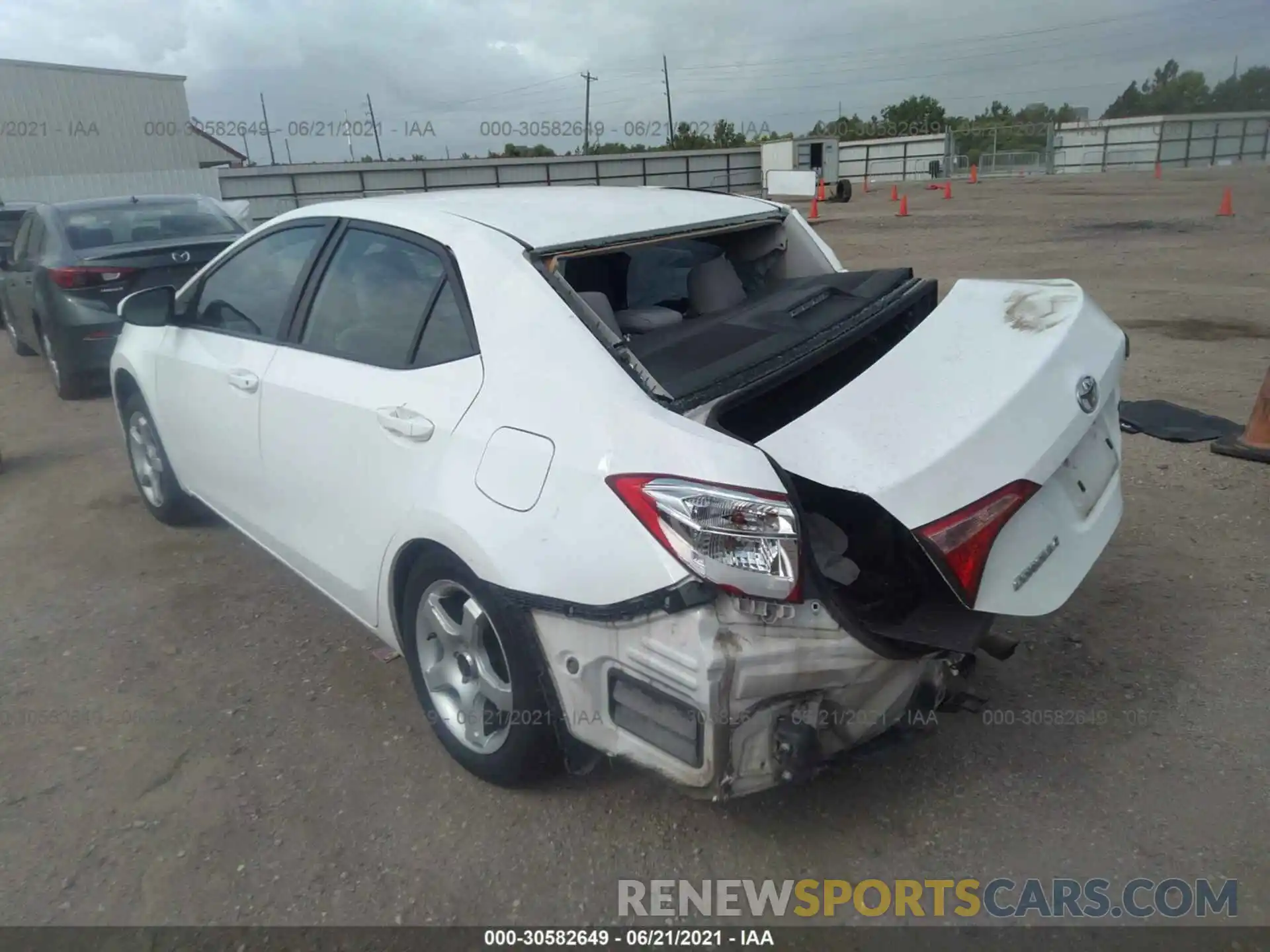 3 Photograph of a damaged car 5YFBURHE0KP880336 TOYOTA COROLLA 2019