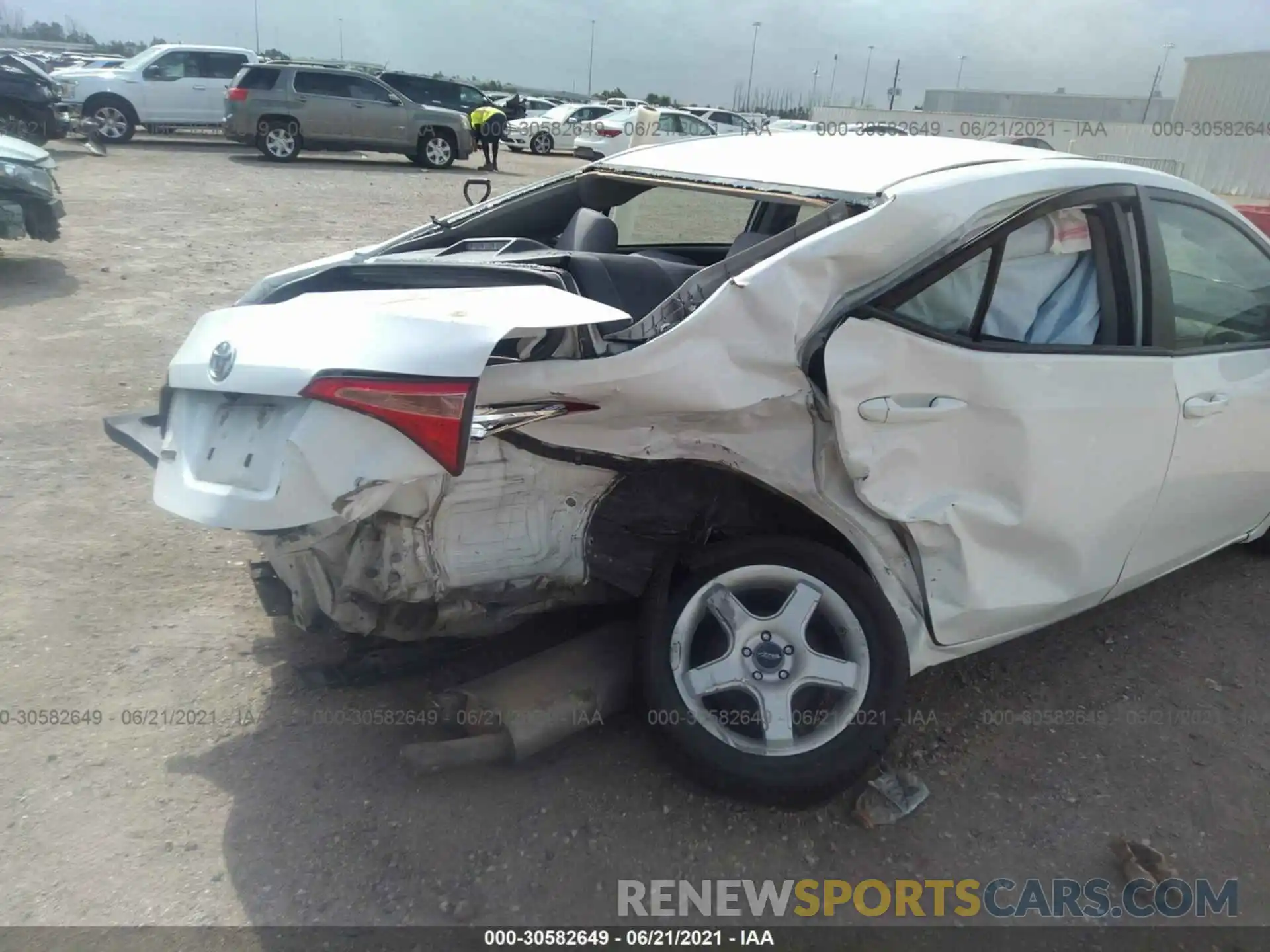 6 Photograph of a damaged car 5YFBURHE0KP880336 TOYOTA COROLLA 2019