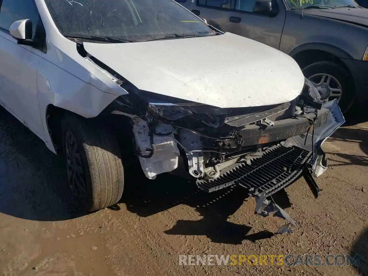 9 Photograph of a damaged car 5YFBURHE0KP880711 TOYOTA COROLLA 2019