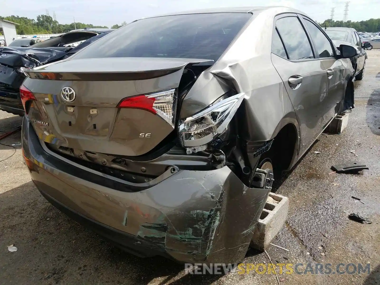 4 Photograph of a damaged car 5YFBURHE0KP882720 TOYOTA COROLLA 2019