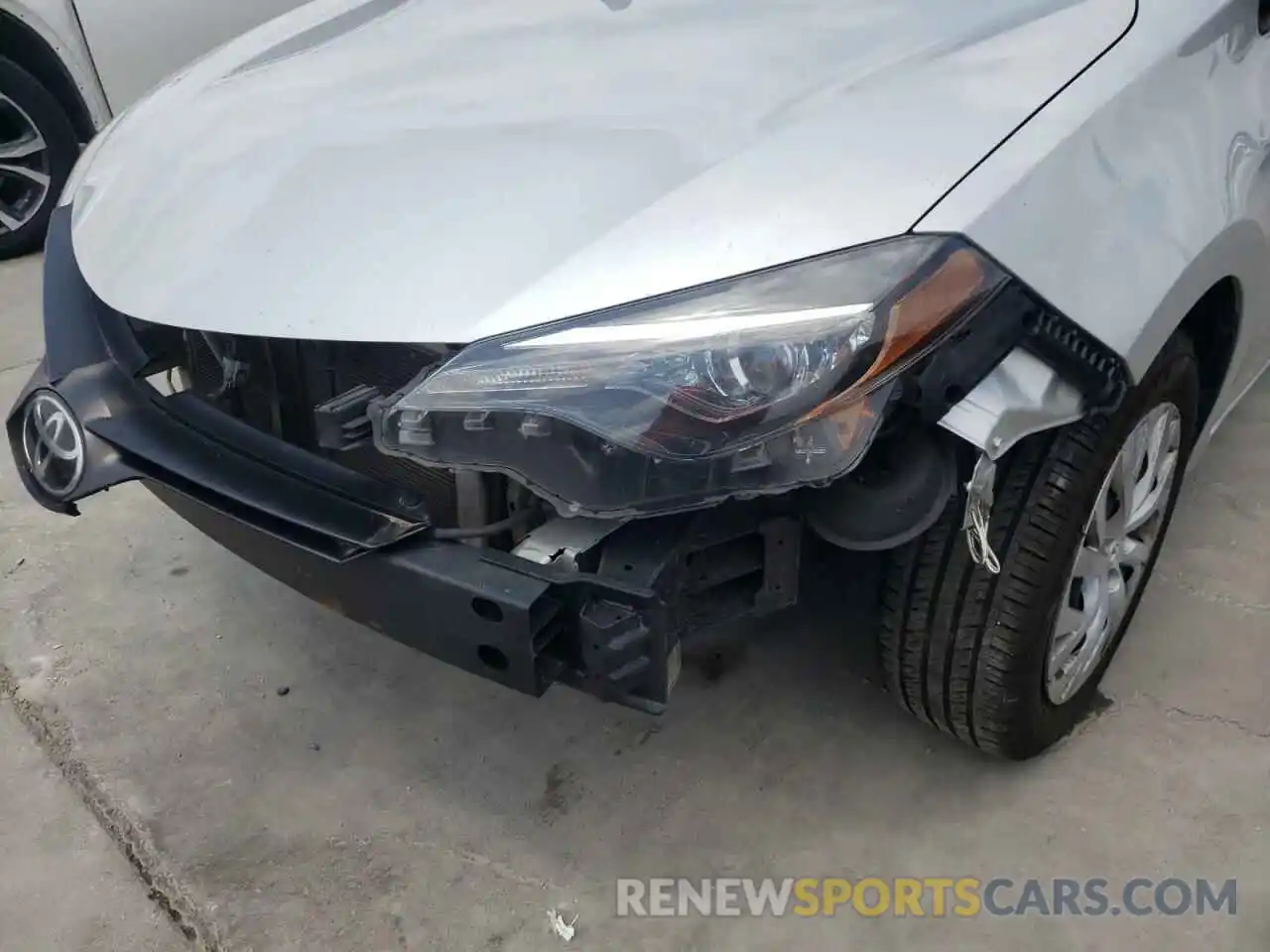 9 Photograph of a damaged car 5YFBURHE0KP885309 TOYOTA COROLLA 2019