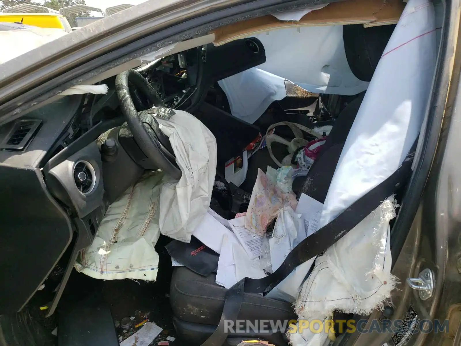 5 Photograph of a damaged car 5YFBURHE0KP886184 TOYOTA COROLLA 2019