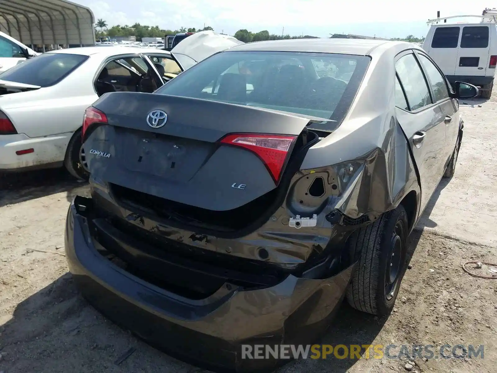 4 Photograph of a damaged car 5YFBURHE0KP886704 TOYOTA COROLLA 2019