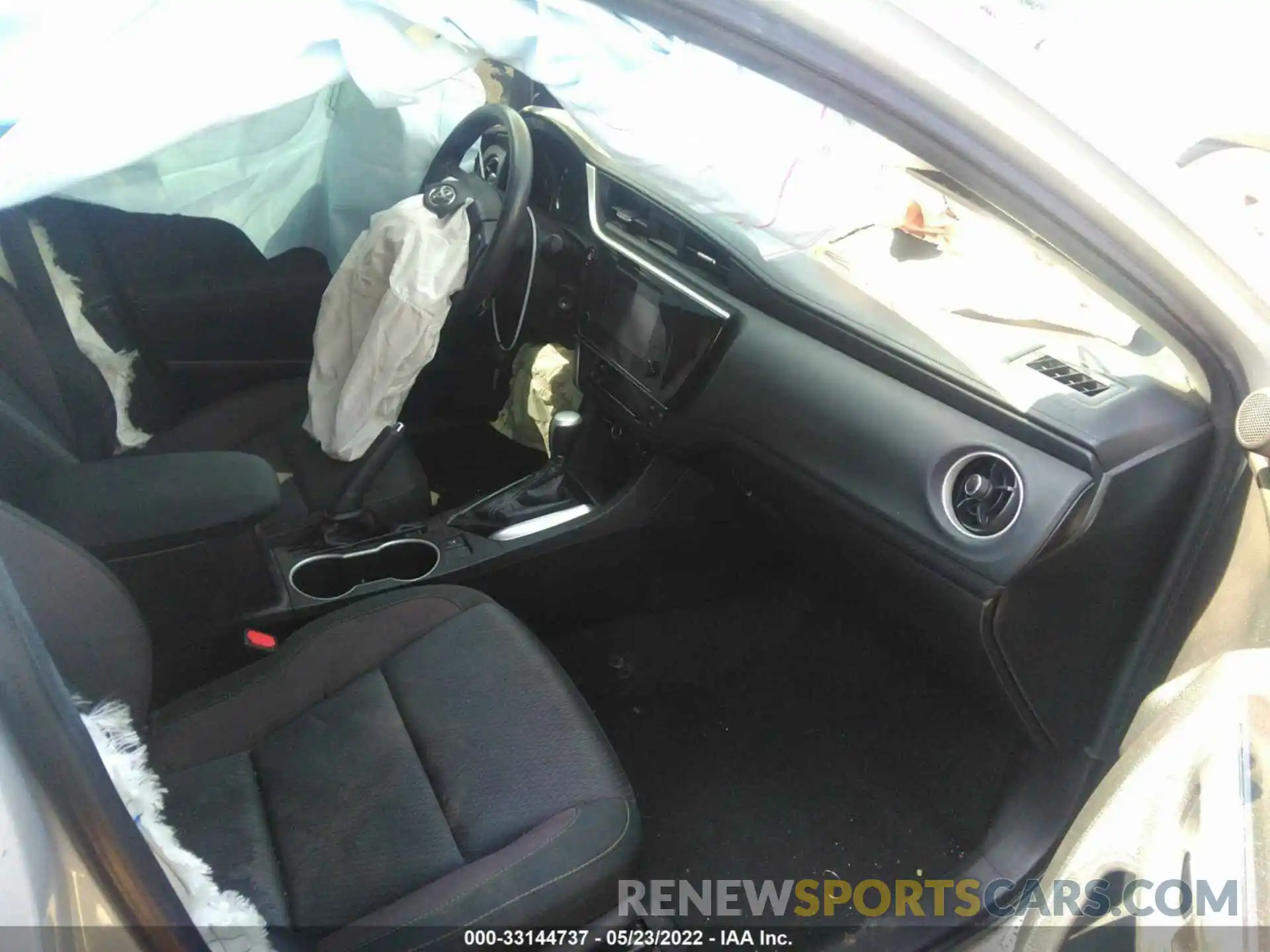 5 Photograph of a damaged car 5YFBURHE0KP887027 TOYOTA COROLLA 2019