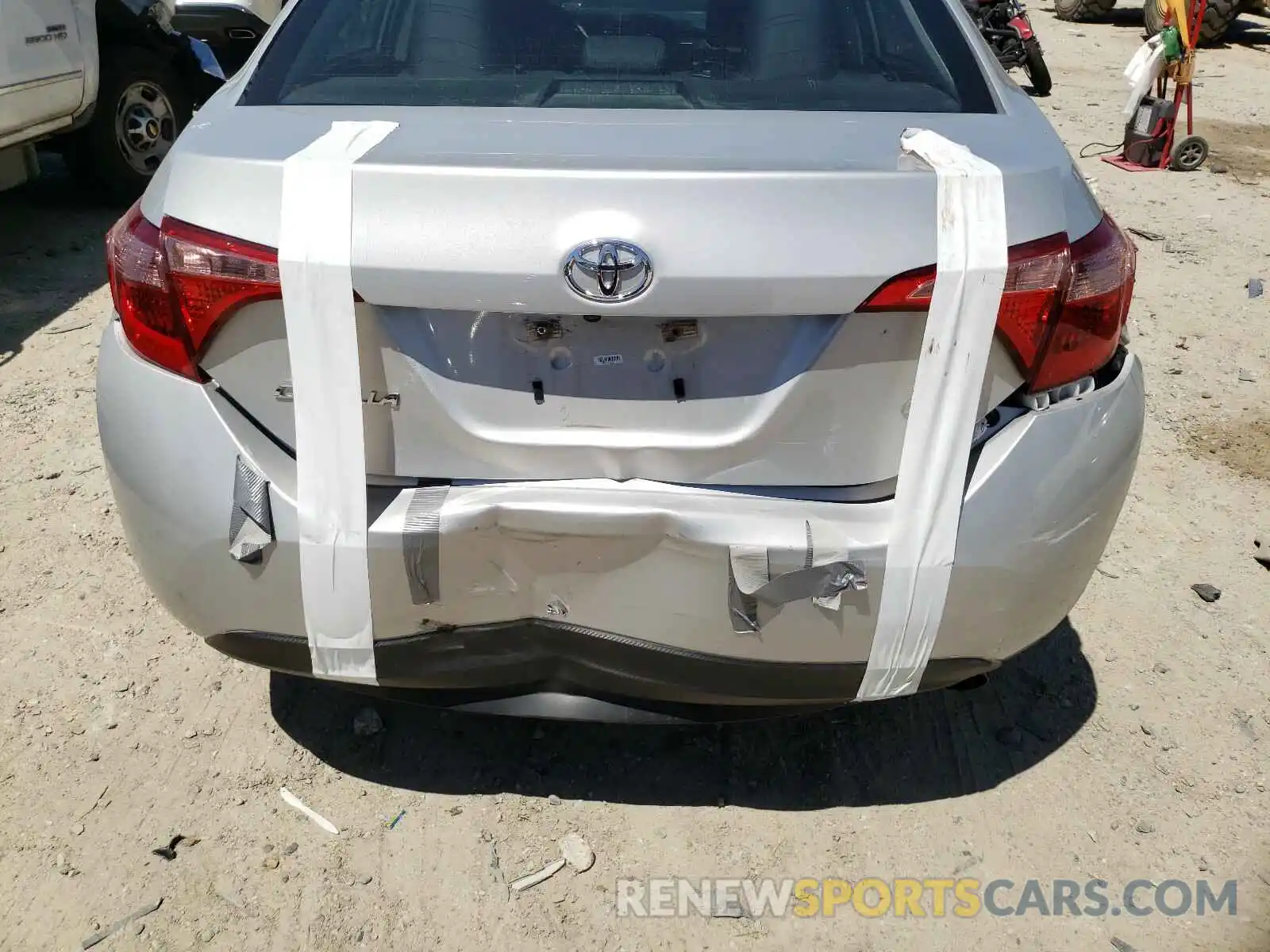 9 Photograph of a damaged car 5YFBURHE0KP889361 TOYOTA COROLLA 2019