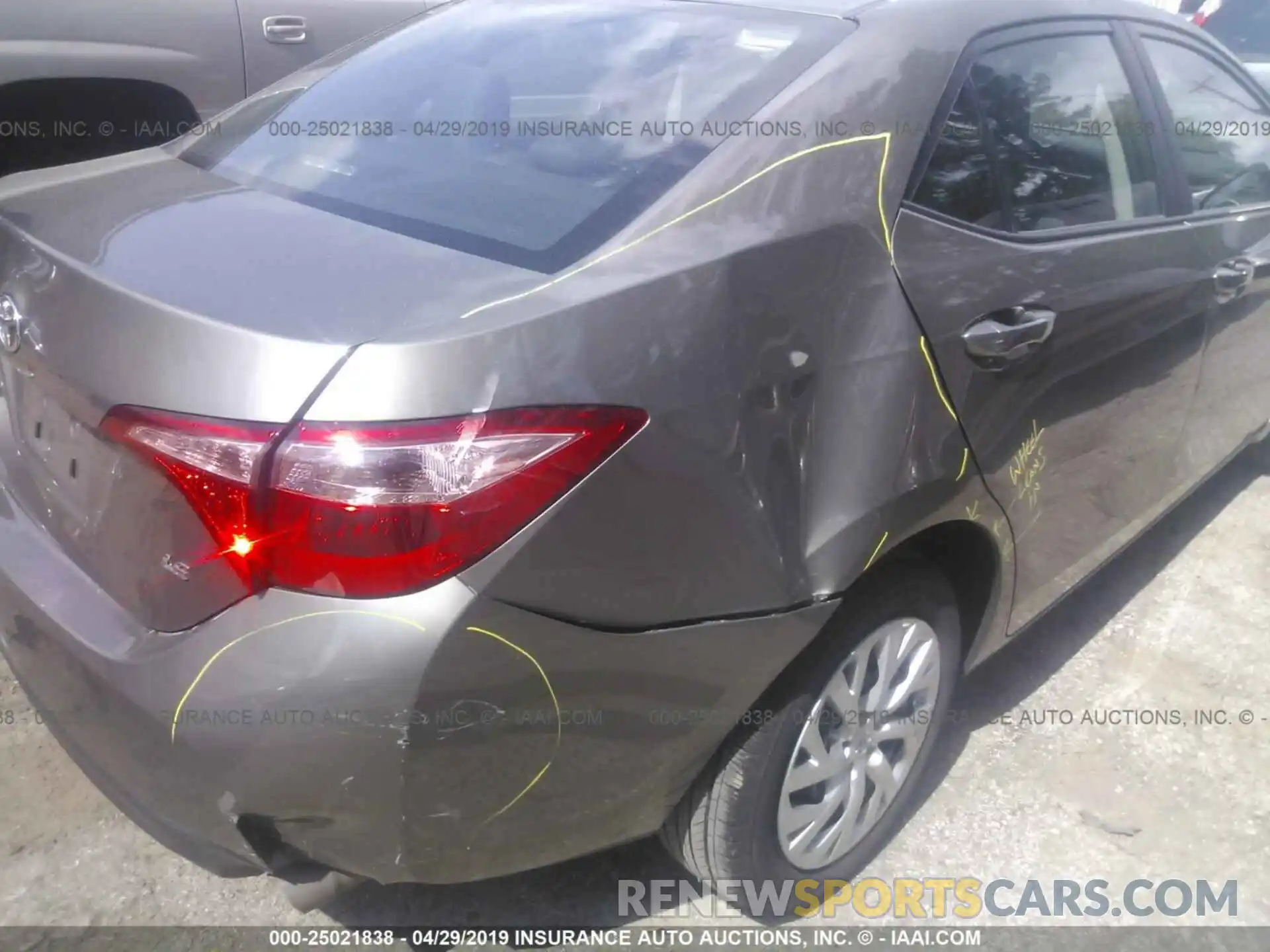 6 Photograph of a damaged car 5YFBURHE0KP899565 TOYOTA COROLLA 2019