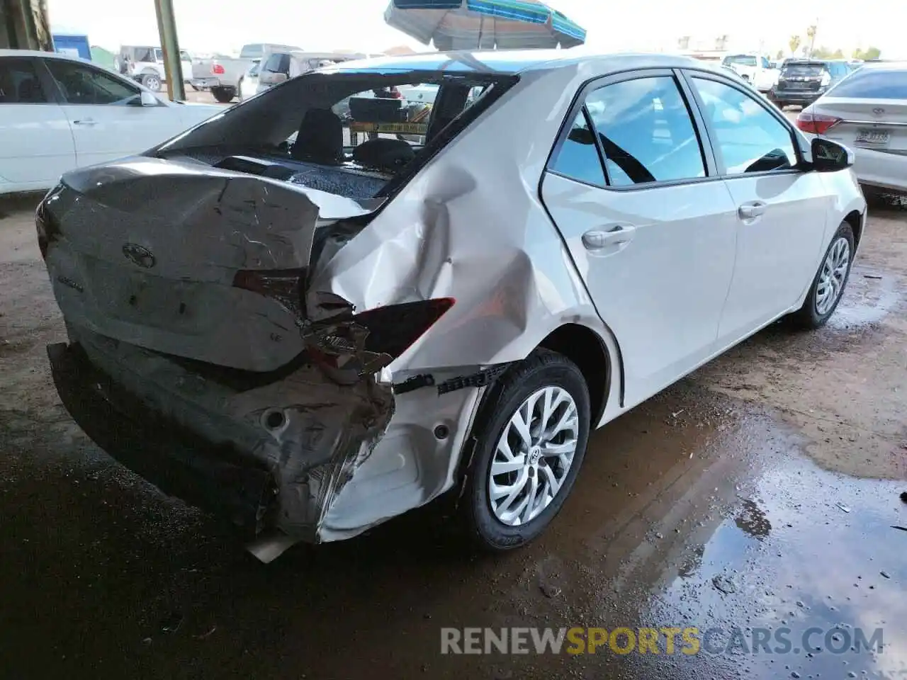 4 Photograph of a damaged car 5YFBURHE0KP899890 TOYOTA COROLLA 2019