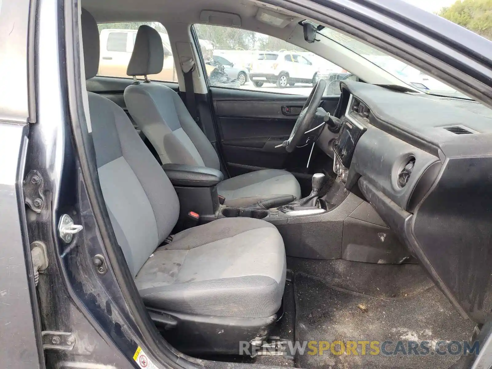 5 Photograph of a damaged car 5YFBURHE0KP902187 TOYOTA COROLLA 2019