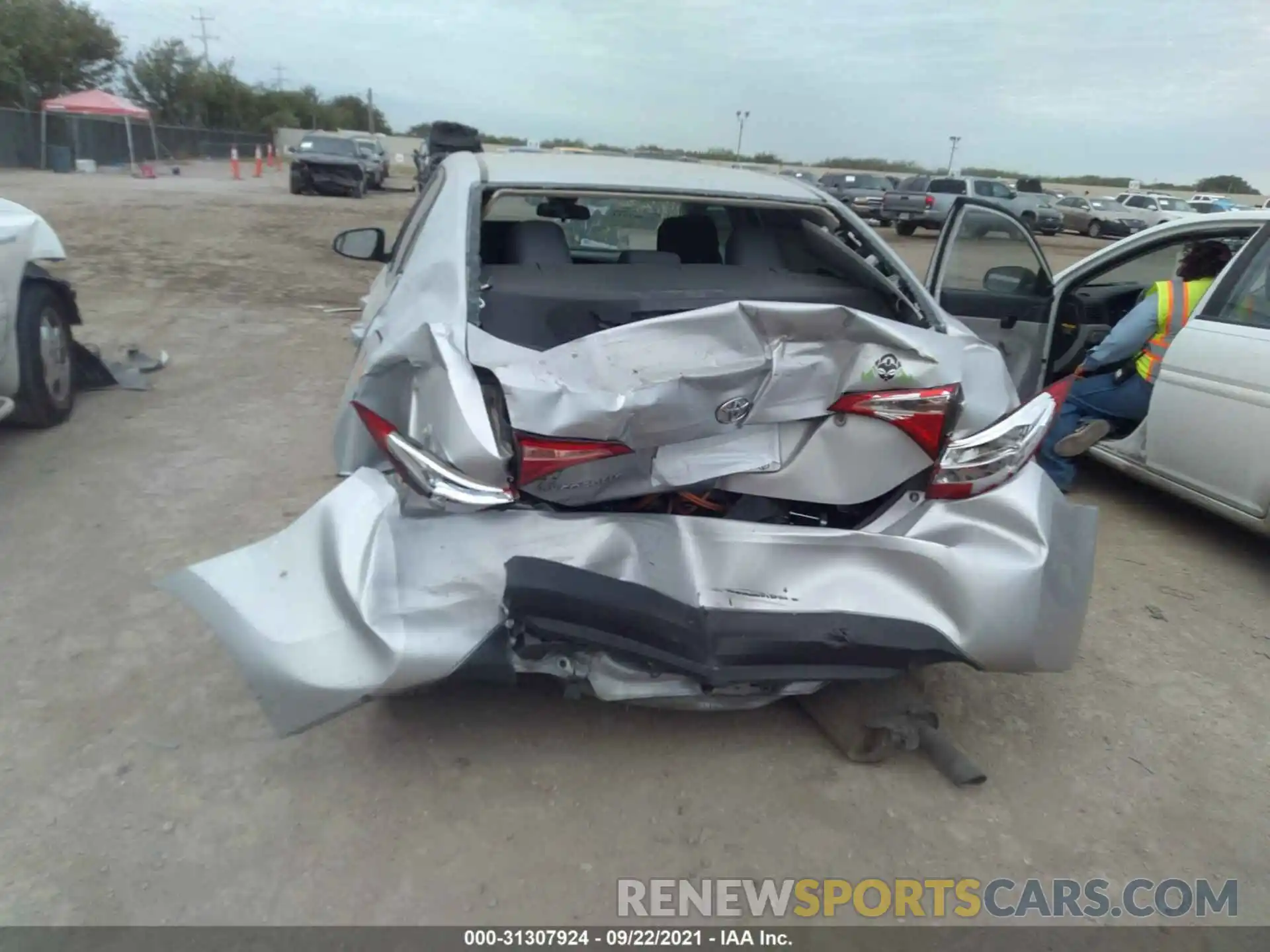 6 Photograph of a damaged car 5YFBURHE0KP902268 TOYOTA COROLLA 2019