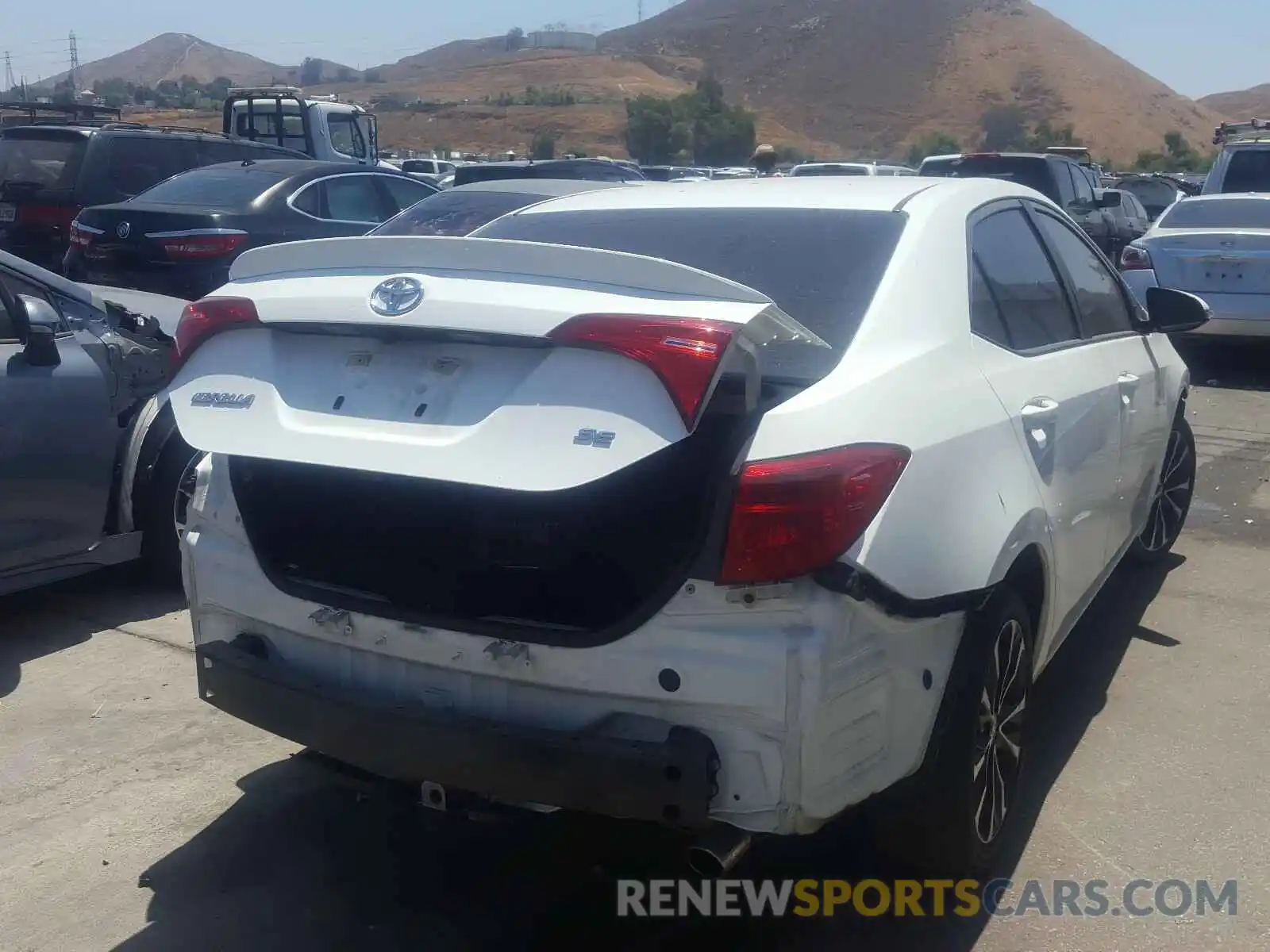 4 Photograph of a damaged car 5YFBURHE0KP902285 TOYOTA COROLLA 2019