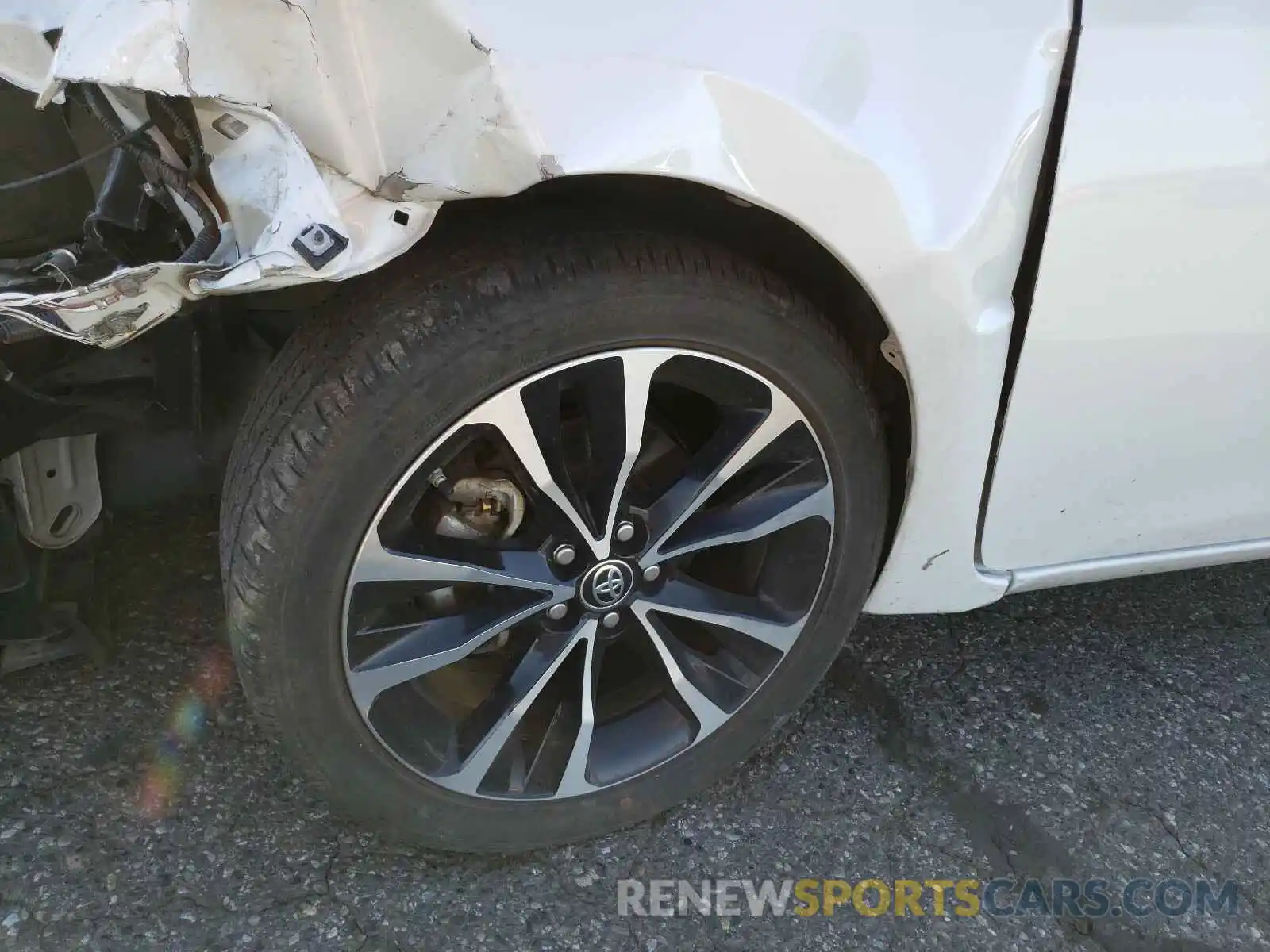 9 Photograph of a damaged car 5YFBURHE0KP905574 TOYOTA COROLLA 2019