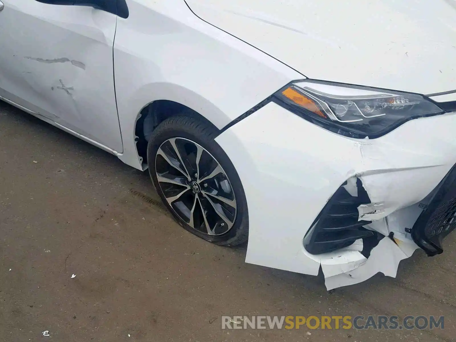 9 Photograph of a damaged car 5YFBURHE0KP909589 TOYOTA COROLLA 2019