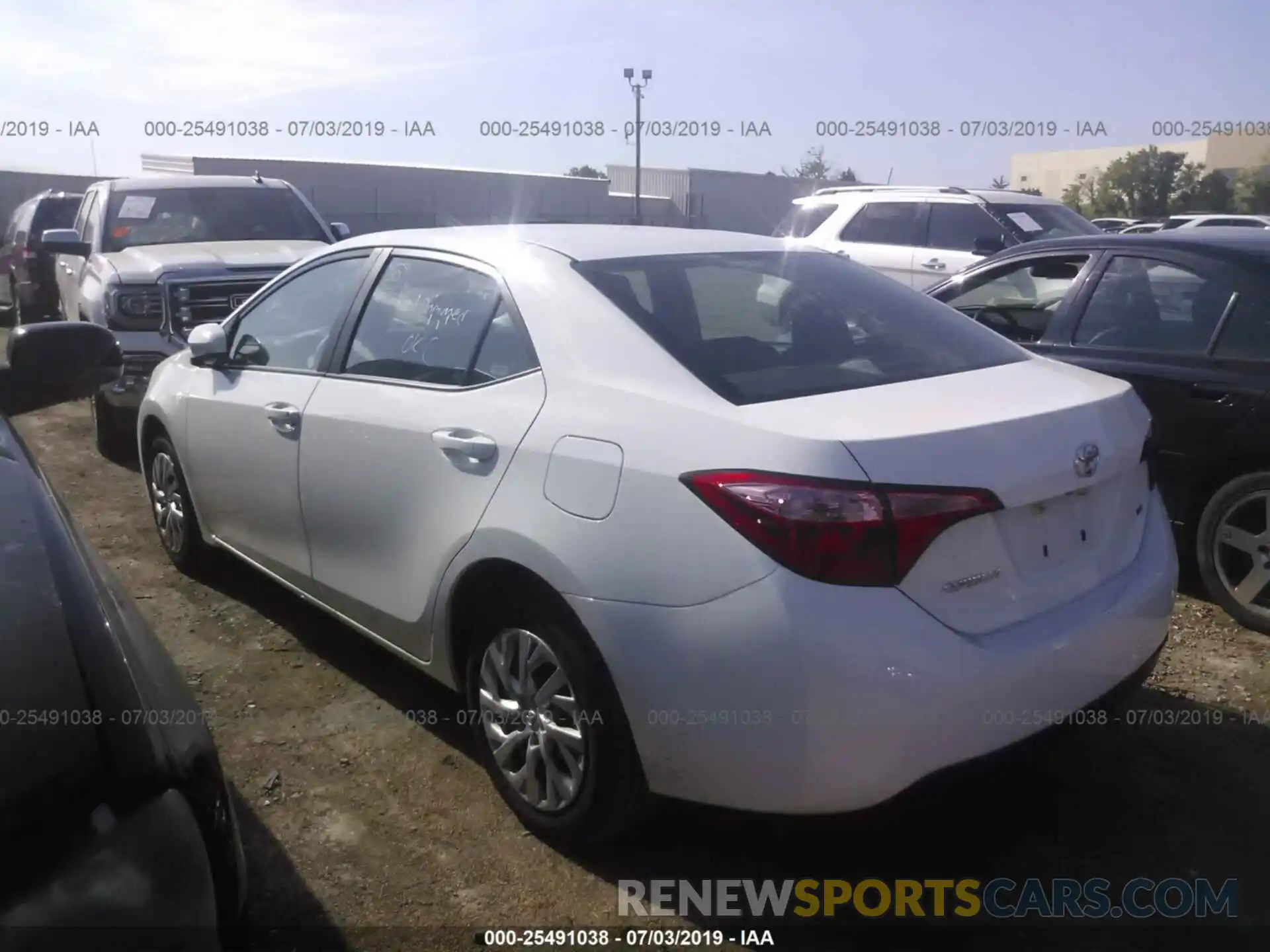 3 Photograph of a damaged car 5YFBURHE0KP910659 TOYOTA COROLLA 2019