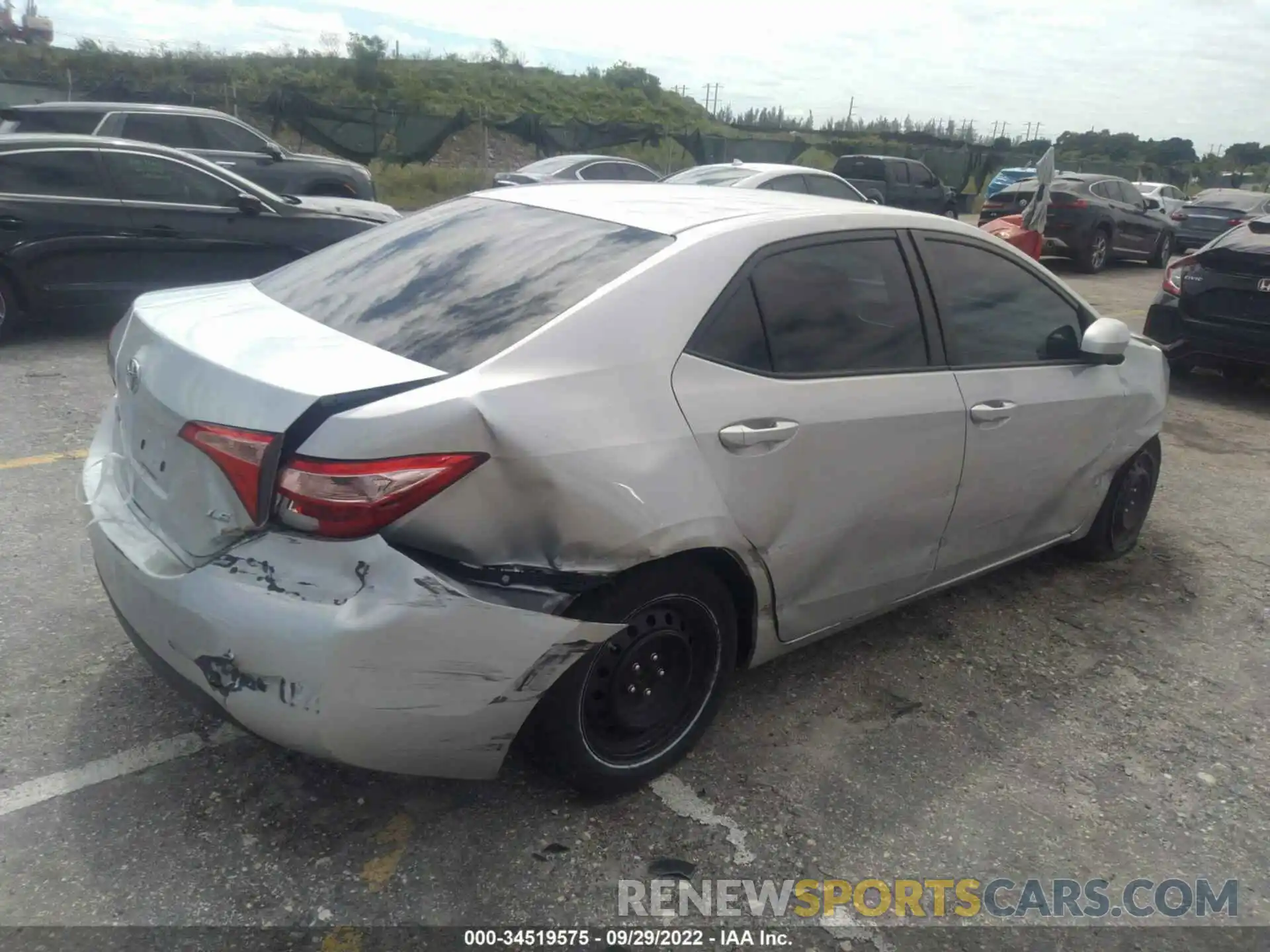 4 Photograph of a damaged car 5YFBURHE0KP910662 TOYOTA COROLLA 2019