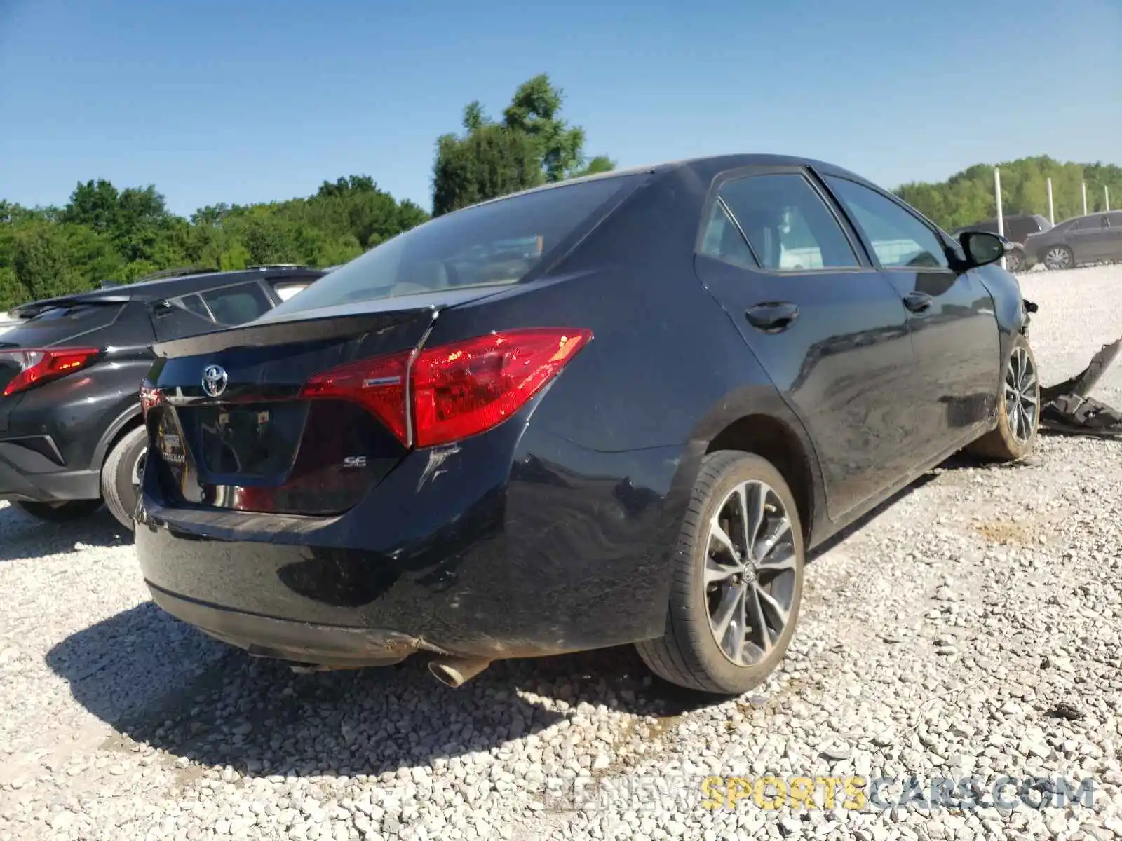 4 Photograph of a damaged car 5YFBURHE0KP911598 TOYOTA COROLLA 2019