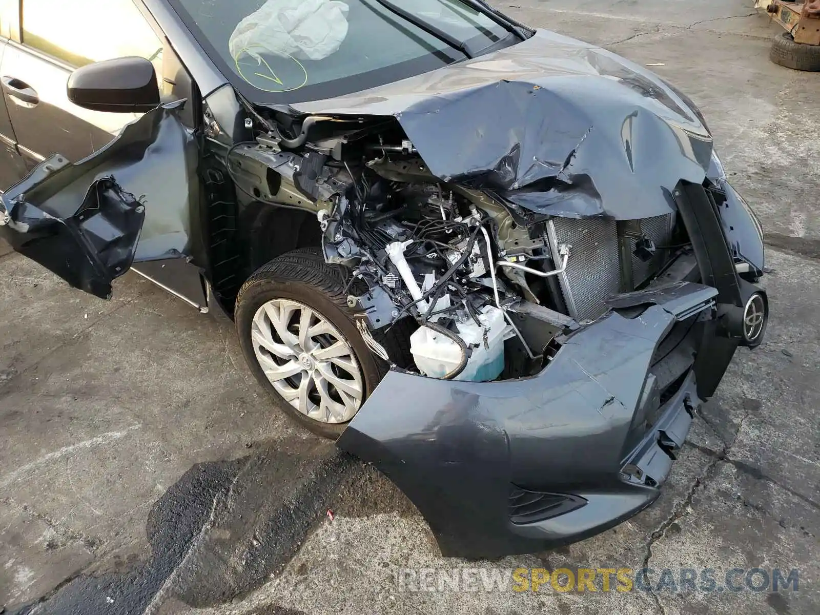 9 Photograph of a damaged car 5YFBURHE0KP912797 TOYOTA COROLLA 2019