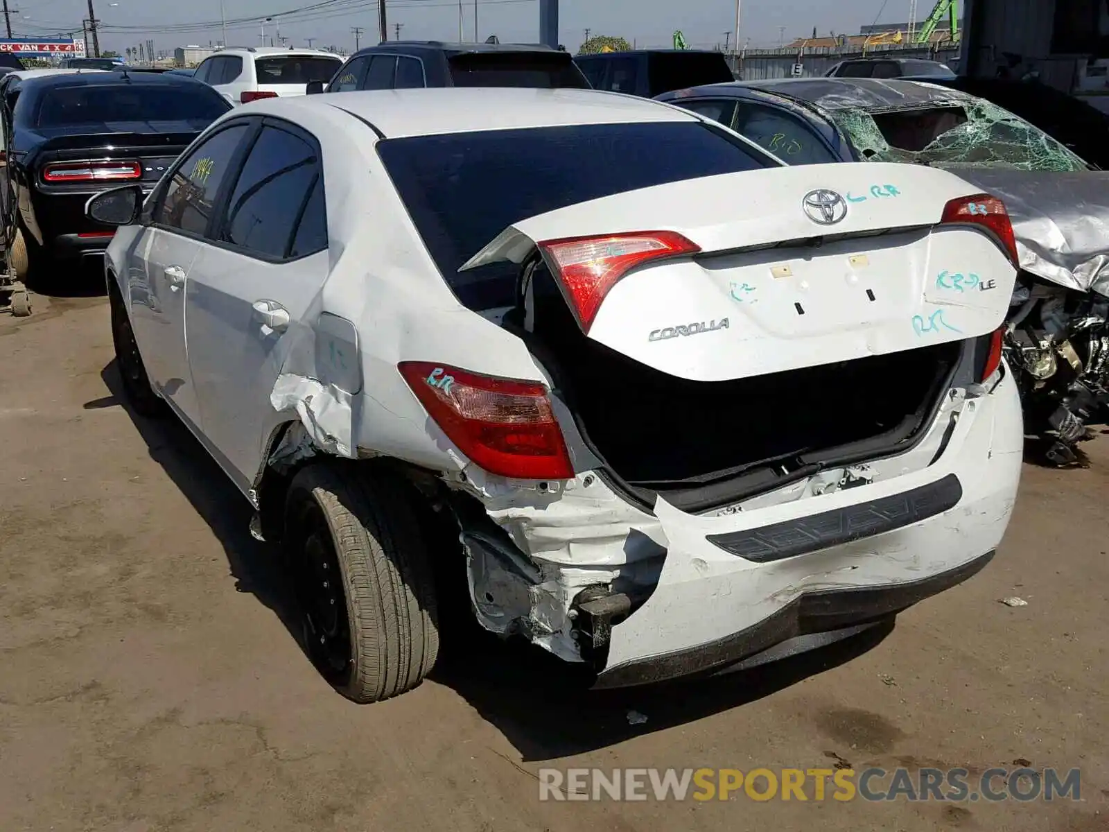 3 Photograph of a damaged car 5YFBURHE0KP913366 TOYOTA COROLLA 2019