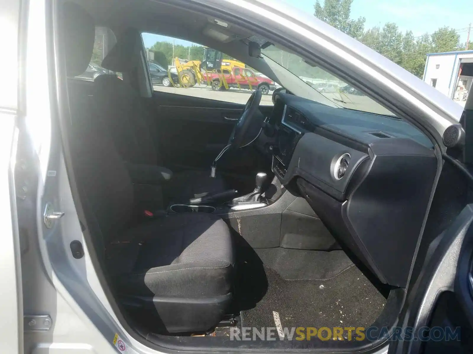 5 Photograph of a damaged car 5YFBURHE0KP919135 TOYOTA COROLLA 2019